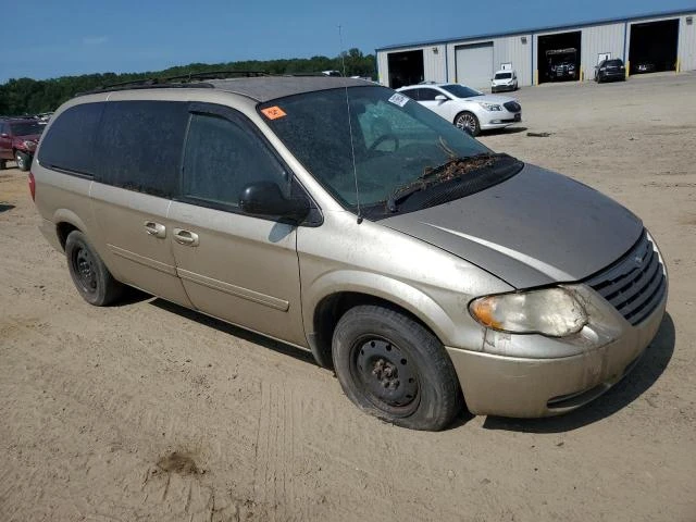 Photo 3 VIN: 2C4GP44R95R298989 - CHRYSLER TOWN & COU 