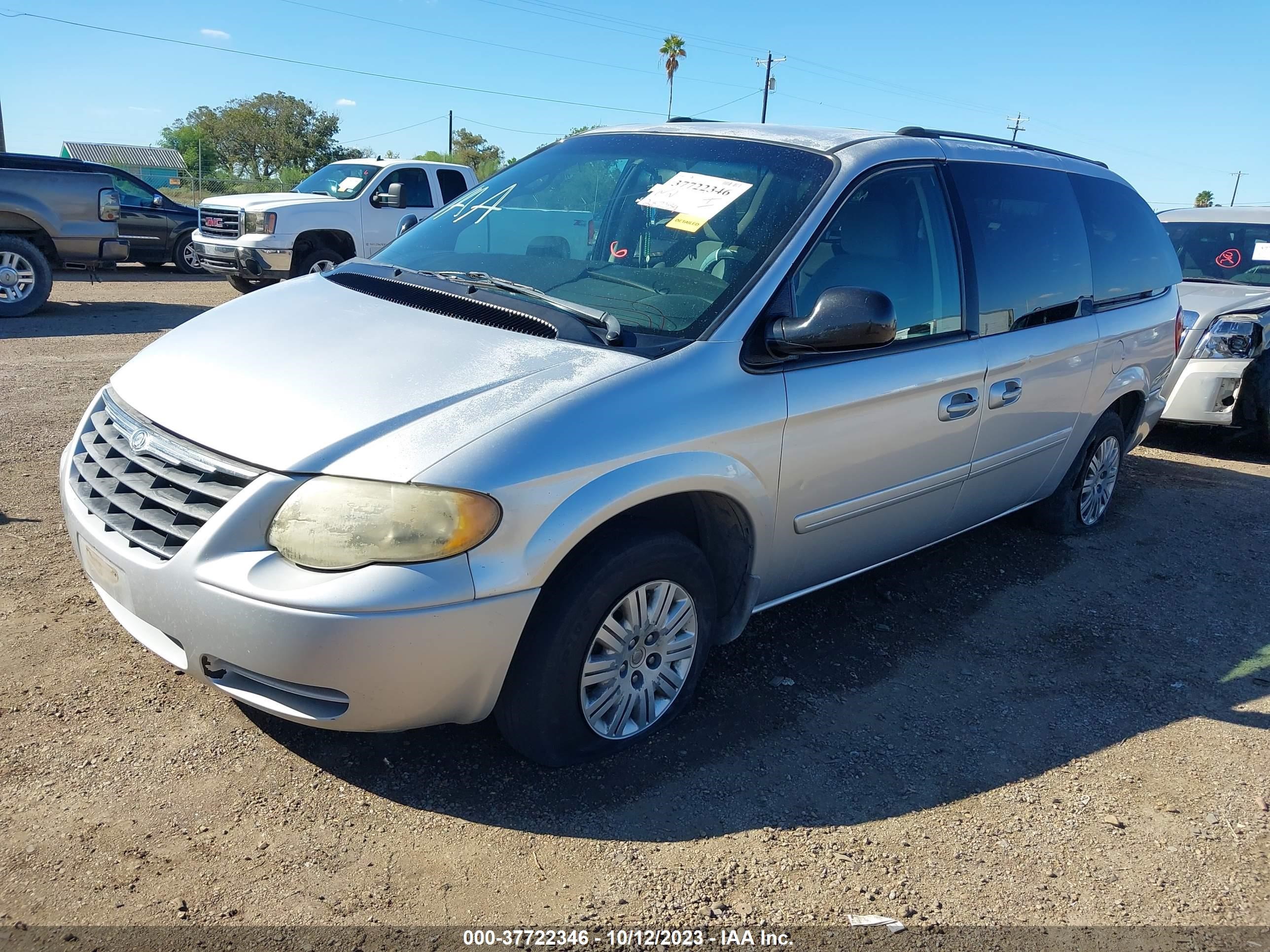 Photo 1 VIN: 2C4GP44R95R401814 - CHRYSLER TOWN & COUNTRY 