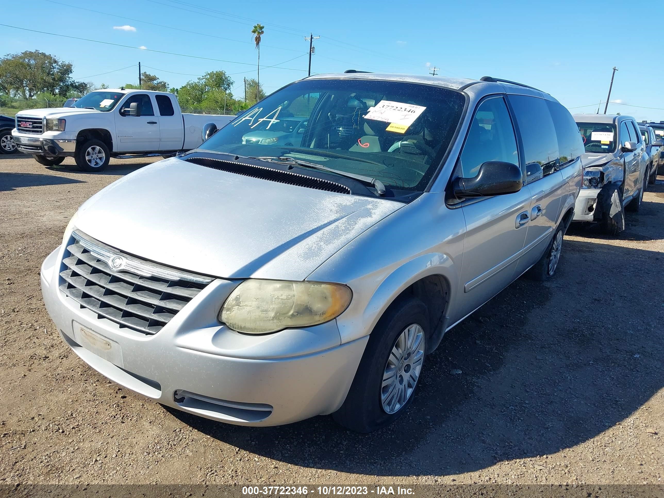 Photo 5 VIN: 2C4GP44R95R401814 - CHRYSLER TOWN & COUNTRY 