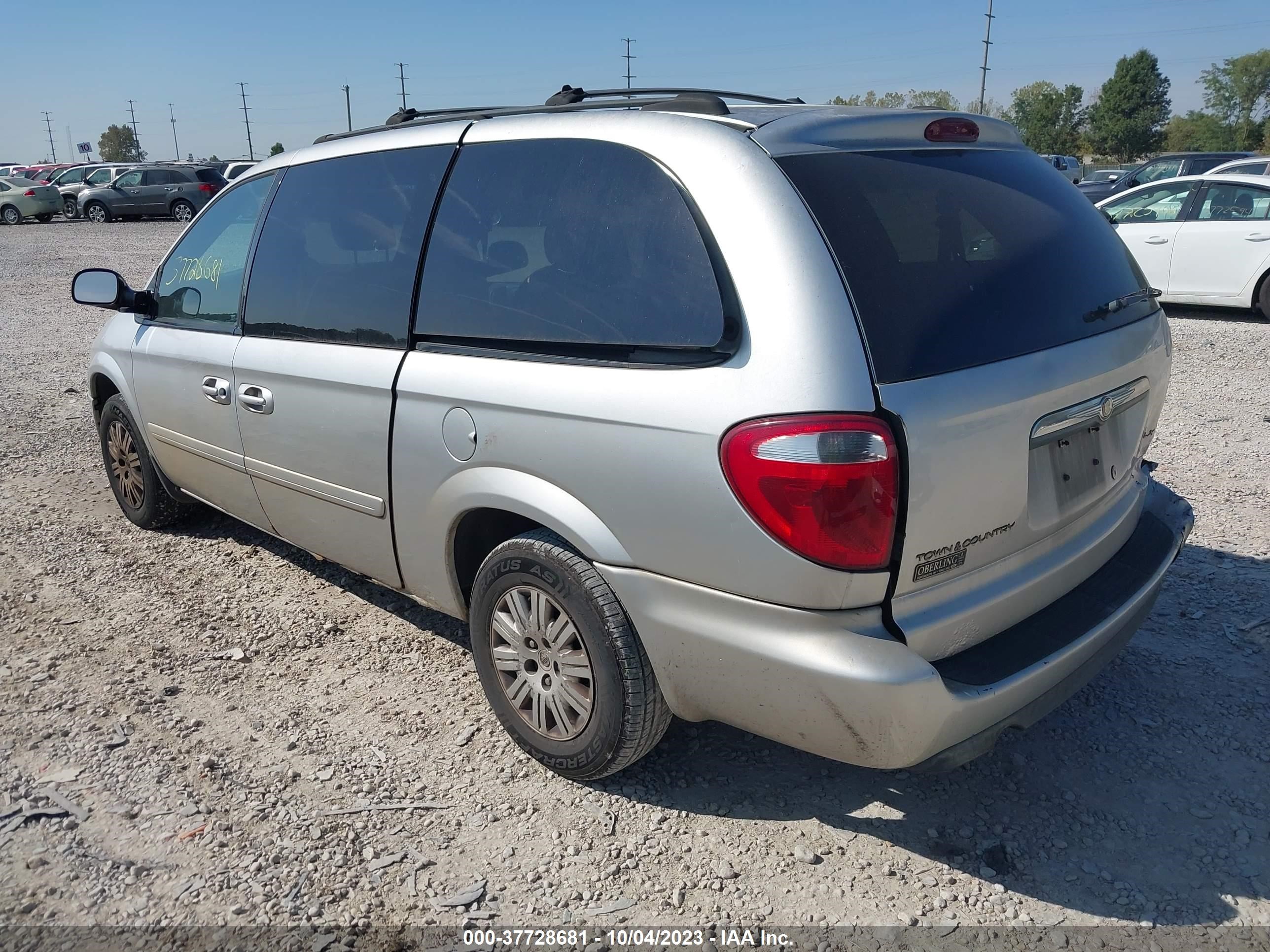 Photo 2 VIN: 2C4GP44R95R517918 - CHRYSLER TOWN & COUNTRY 