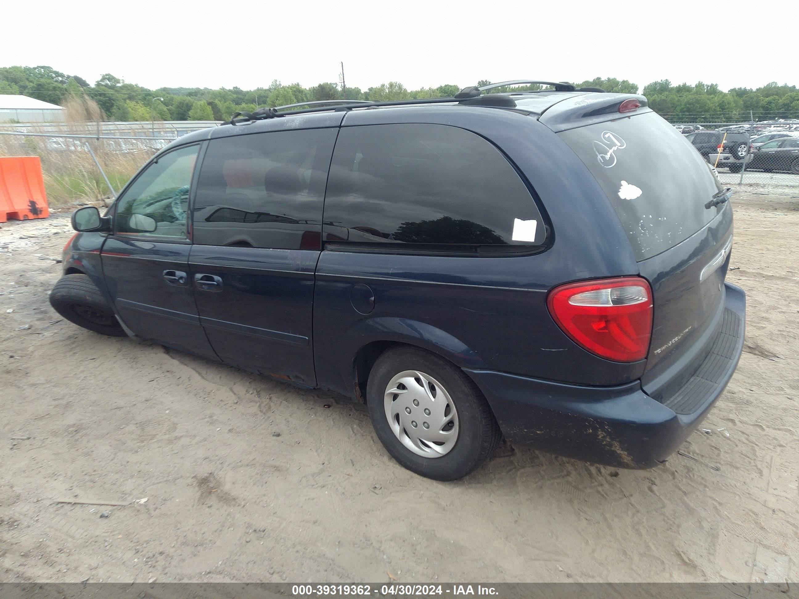 Photo 2 VIN: 2C4GP44RX4R599348 - CHRYSLER TOWN & COUNTRY 