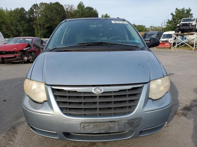 Photo 4 VIN: 2C4GP44RX5R385767 - CHRYSLER TOWN & COU 