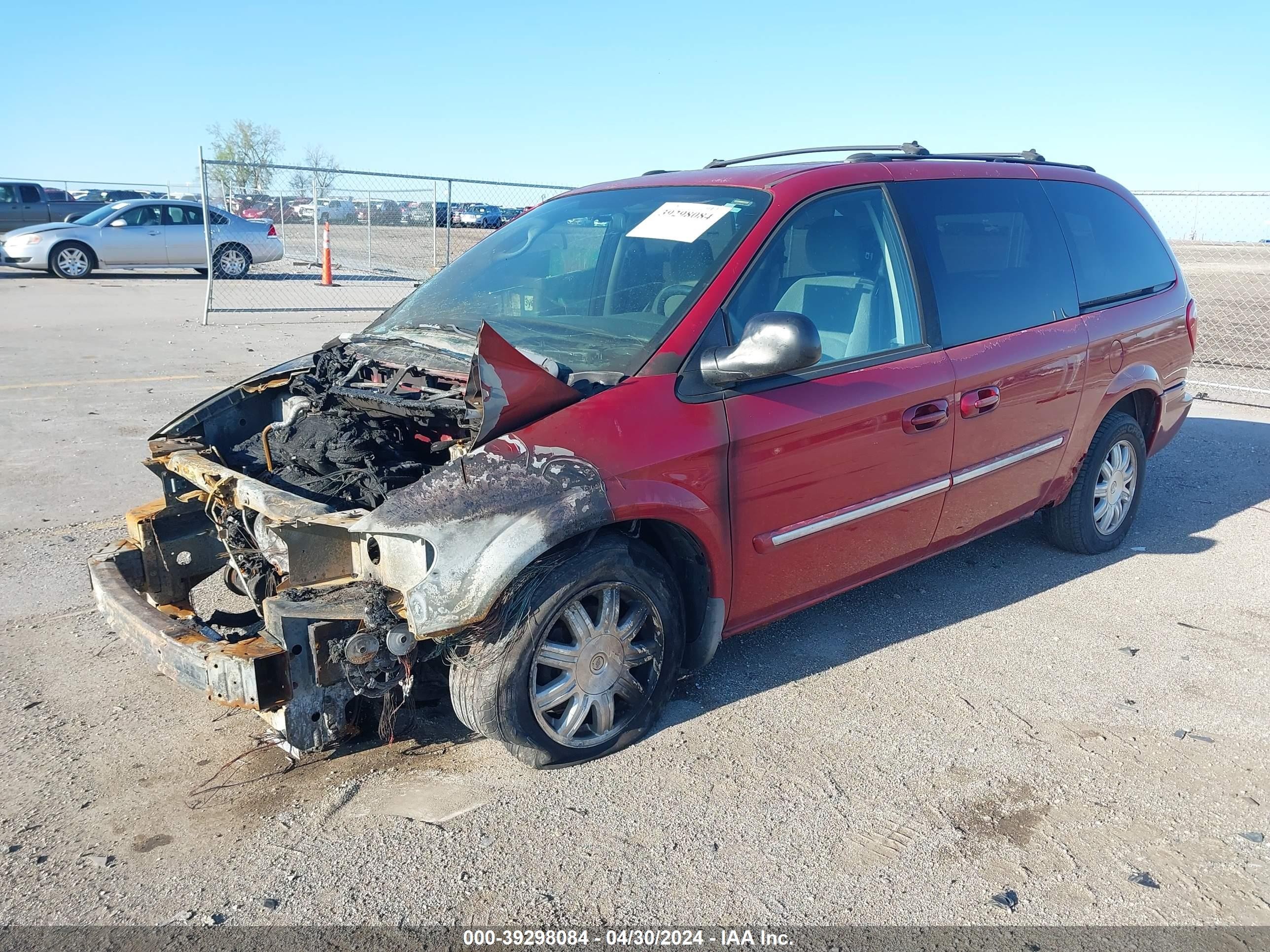 Photo 1 VIN: 2C4GP54L05R460445 - CHRYSLER TOWN & COUNTRY 