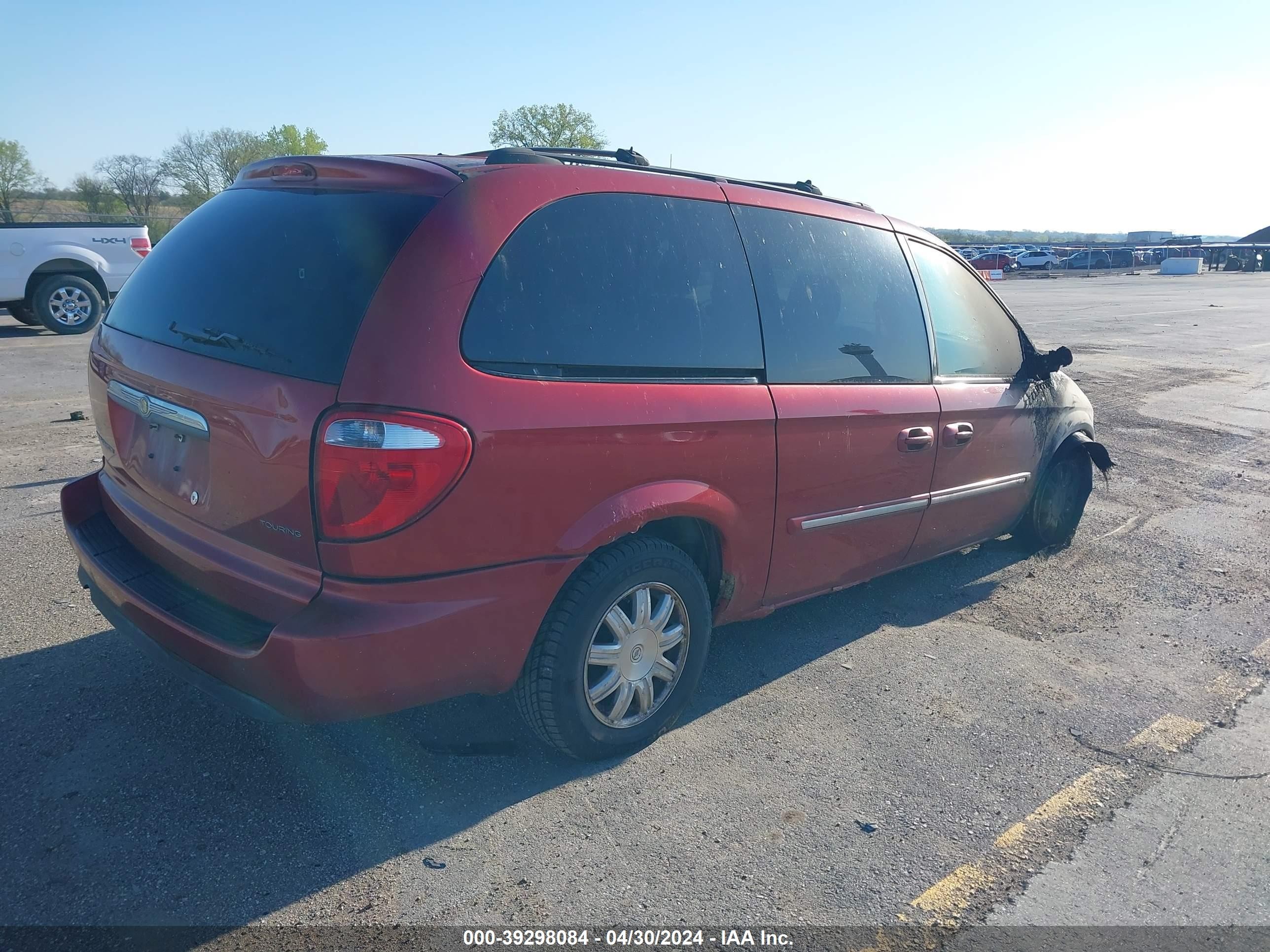 Photo 3 VIN: 2C4GP54L05R460445 - CHRYSLER TOWN & COUNTRY 