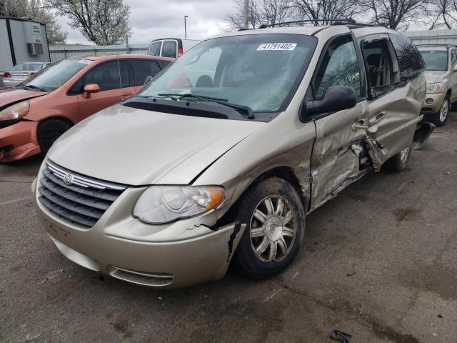 Photo 1 VIN: 2C4GP54L05R524659 - CHRYSLER TOWN &AMP COU 