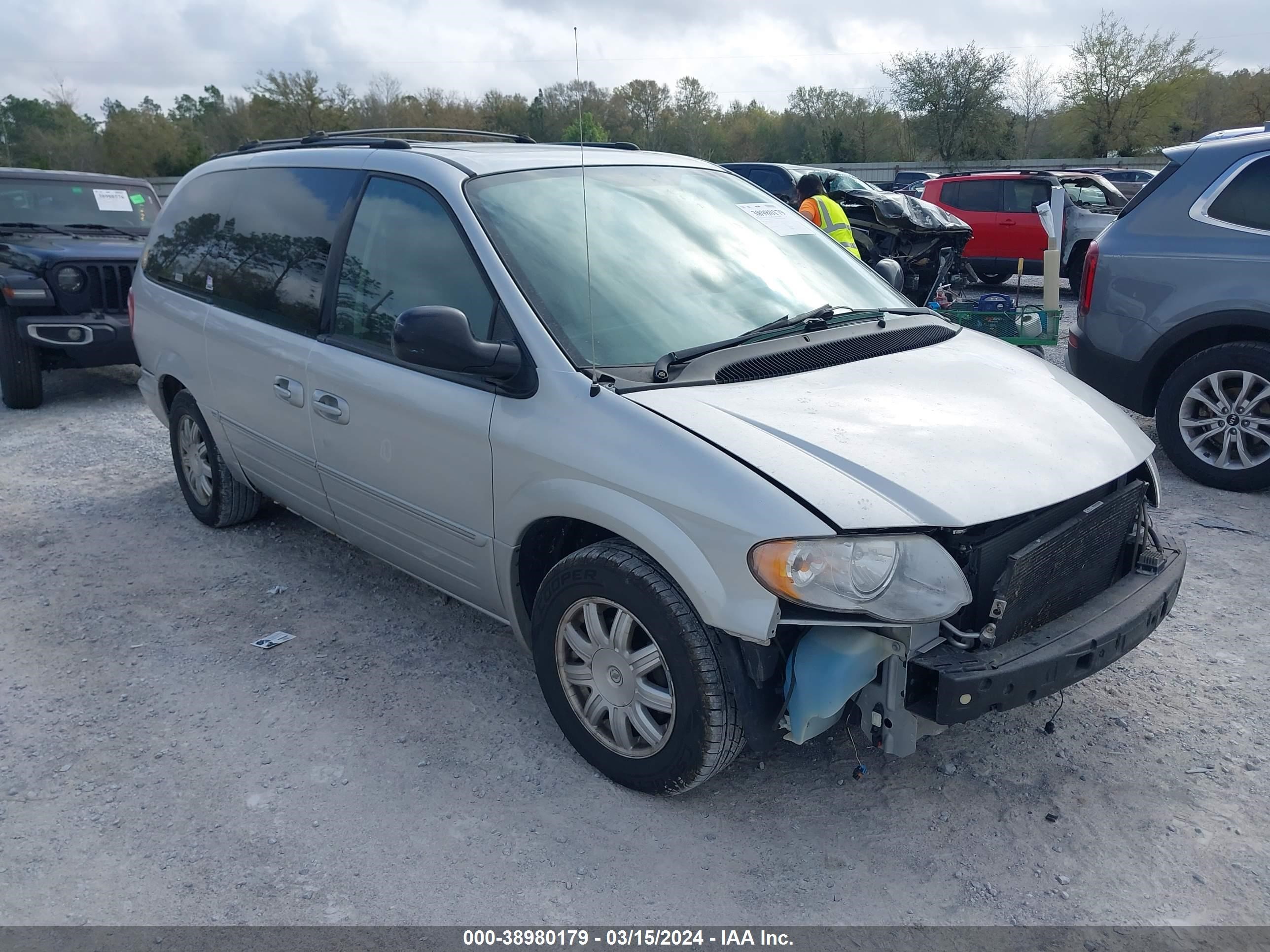 Photo 0 VIN: 2C4GP54L05R524662 - CHRYSLER TOWN & COUNTRY 