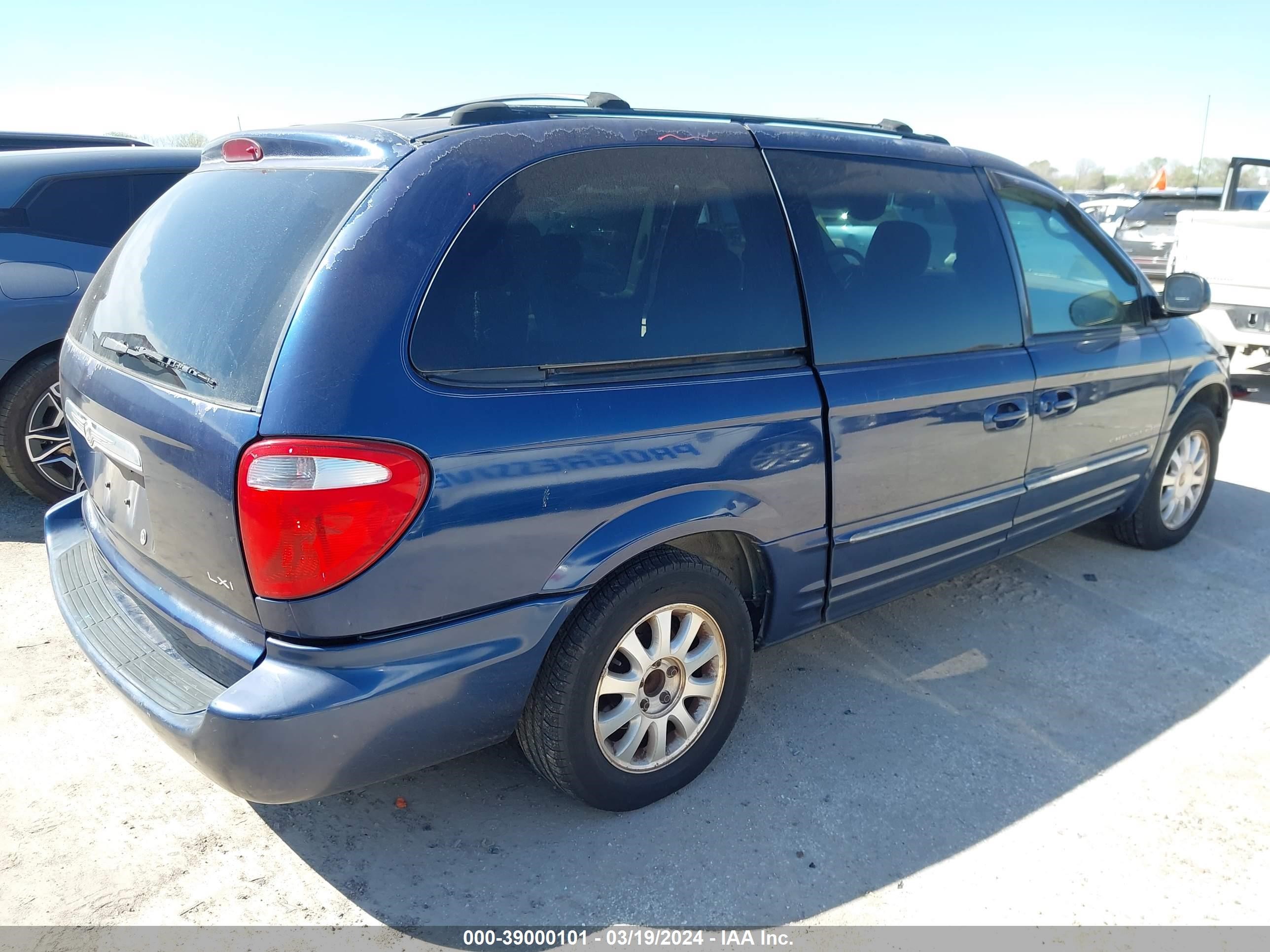 Photo 3 VIN: 2C4GP54L11R330992 - CHRYSLER TOWN & COUNTRY 