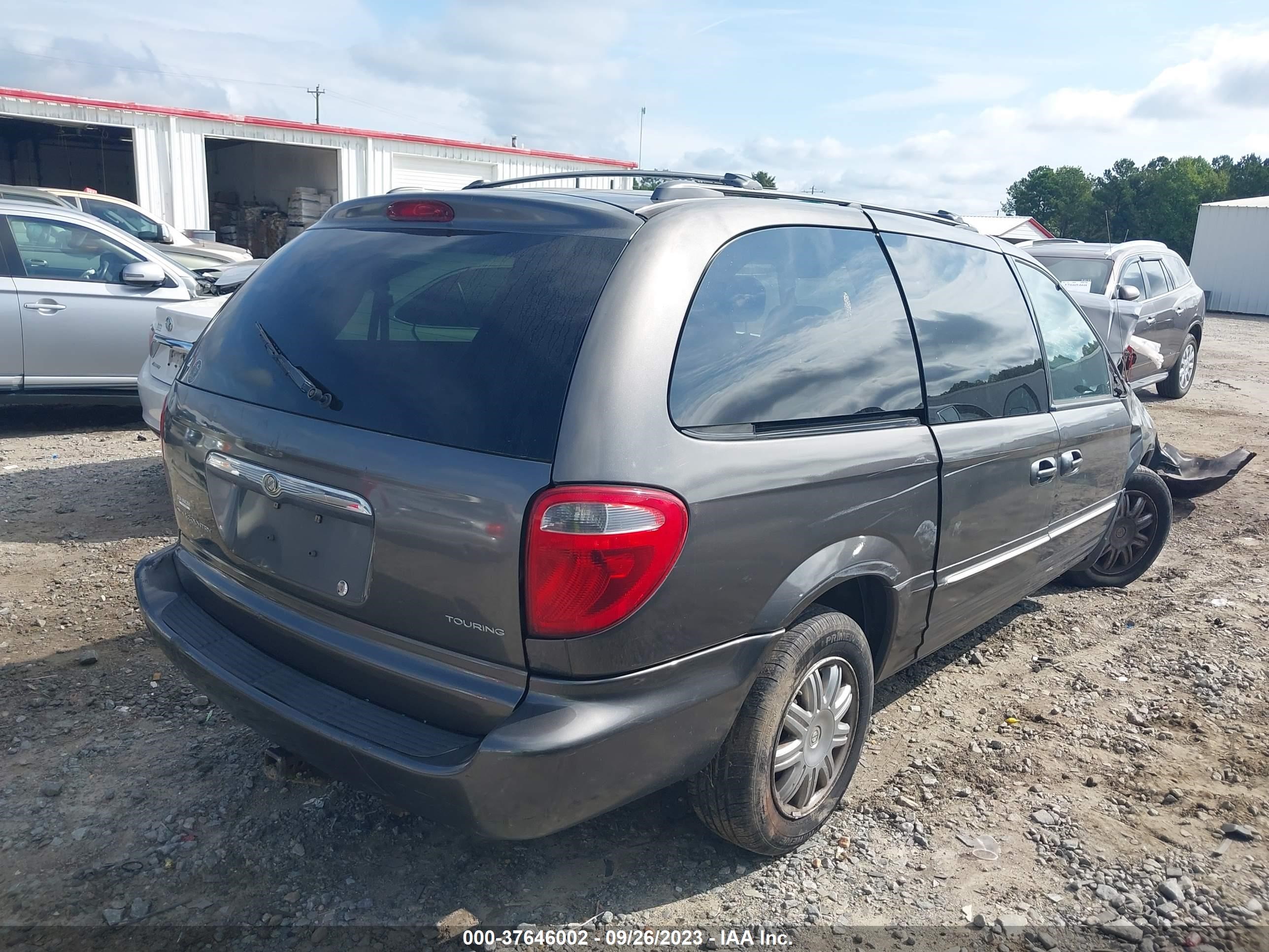 Photo 3 VIN: 2C4GP54L14R518626 - CHRYSLER TOWN & COUNTRY 