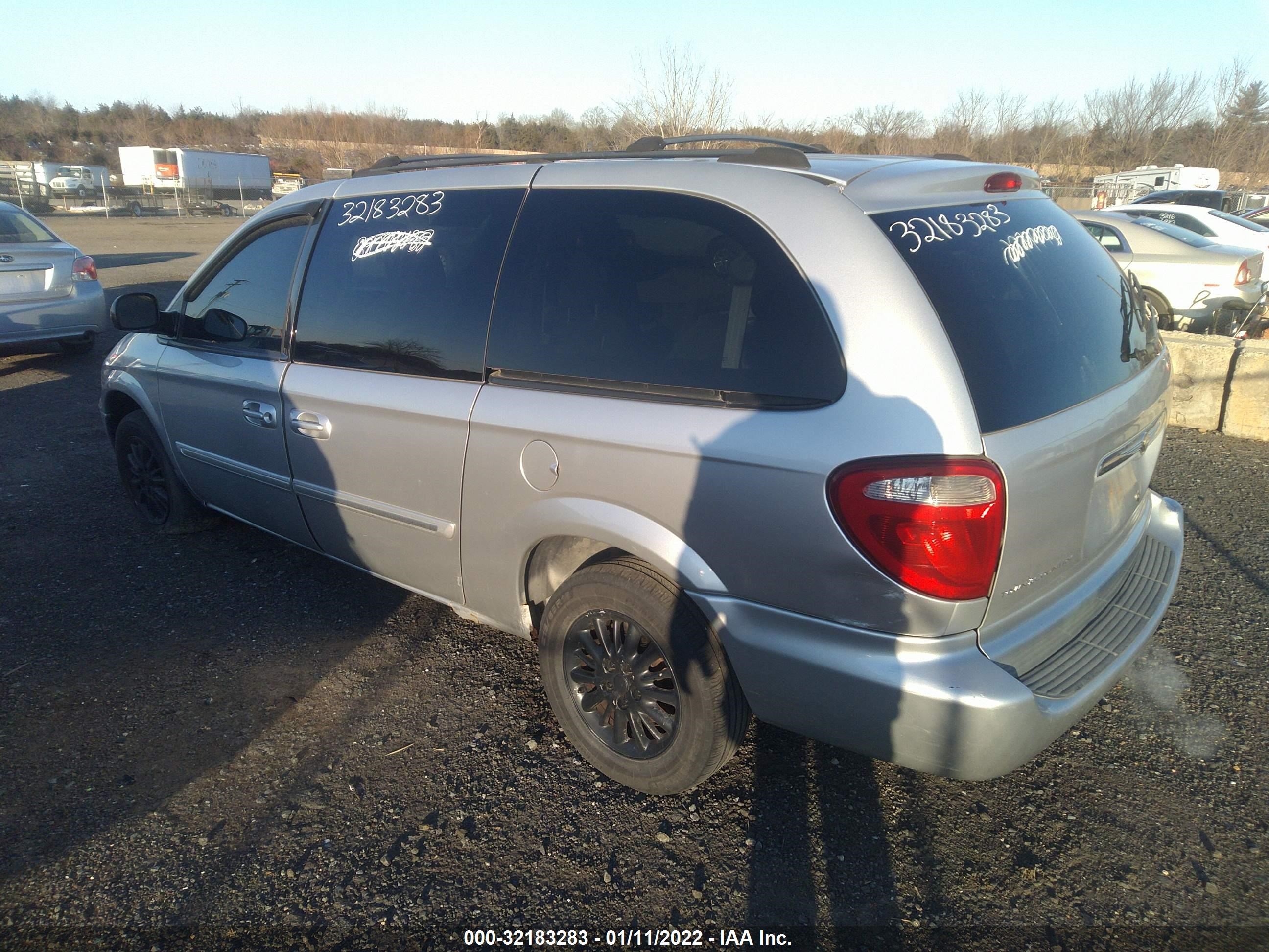 Photo 2 VIN: 2C4GP54L14R589373 - CHRYSLER TOWN & COUNTRY 