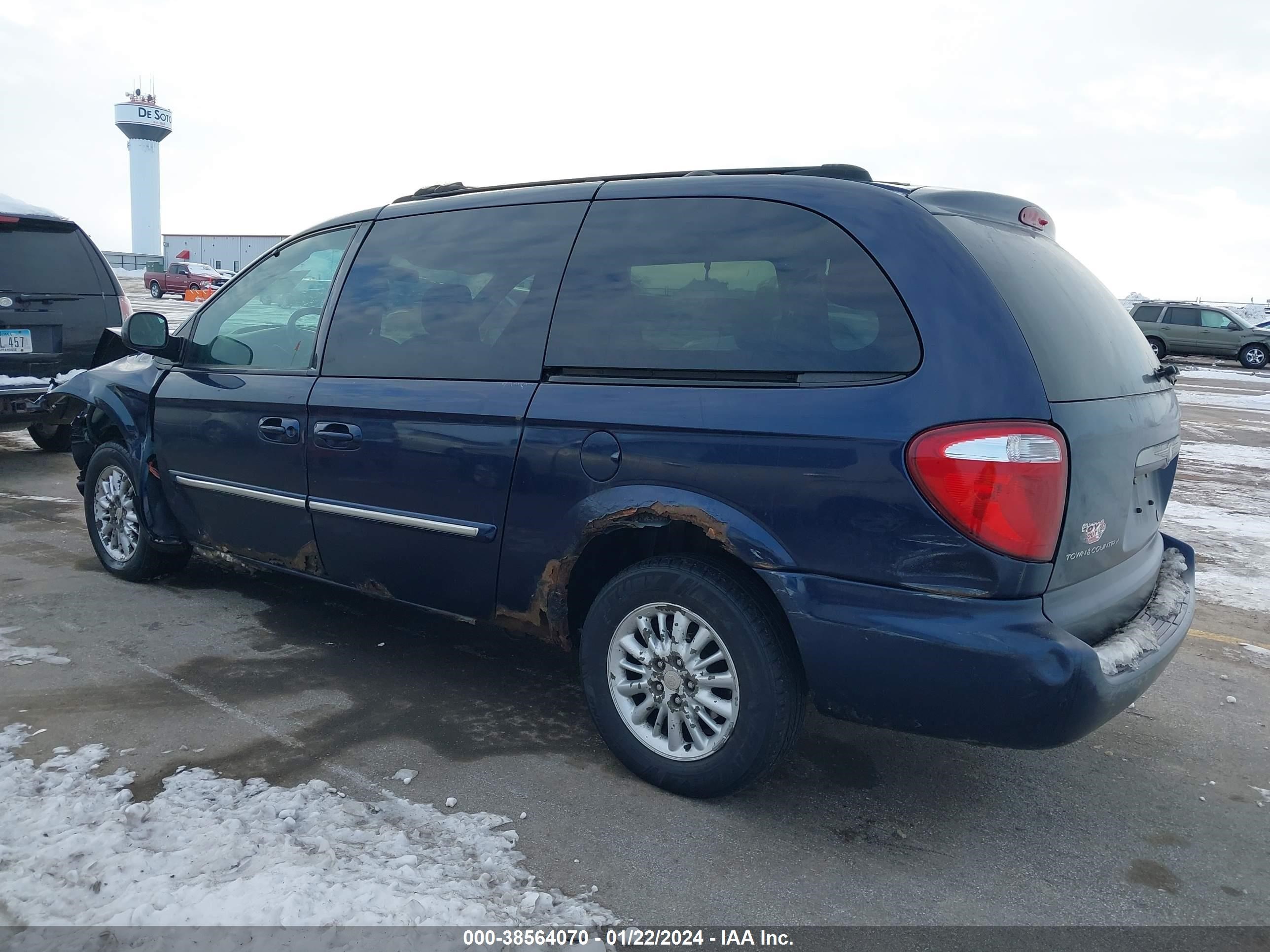 Photo 2 VIN: 2C4GP54L14R589762 - CHRYSLER TOWN & COUNTRY 