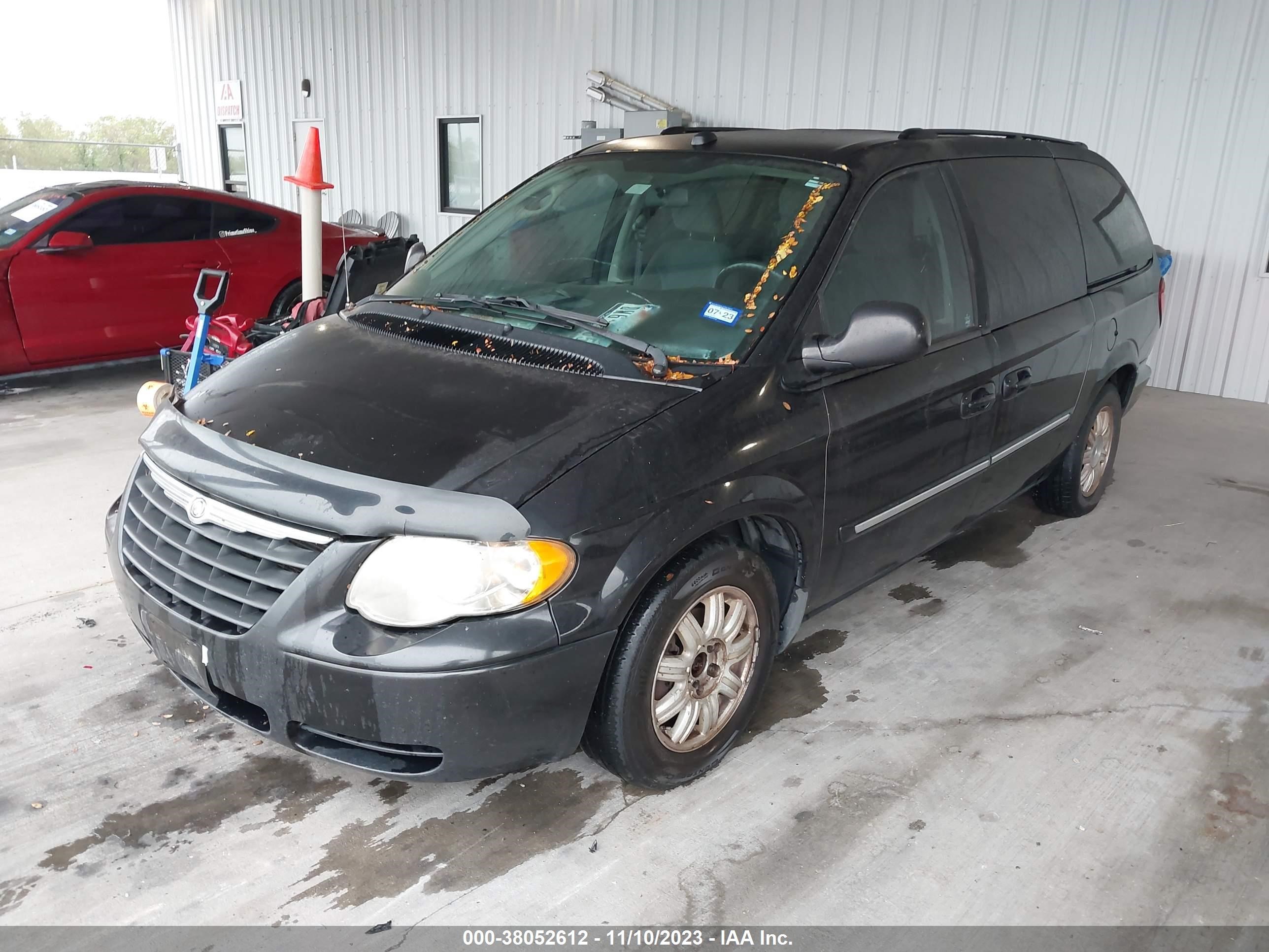 Photo 5 VIN: 2C4GP54L15R505781 - CHRYSLER TOWN & COUNTRY 