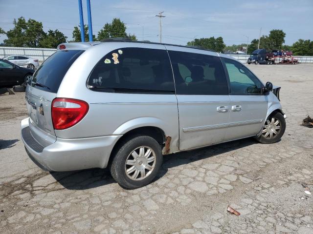 Photo 2 VIN: 2C4GP54L25R144304 - CHRYSLER TOWN & COU 