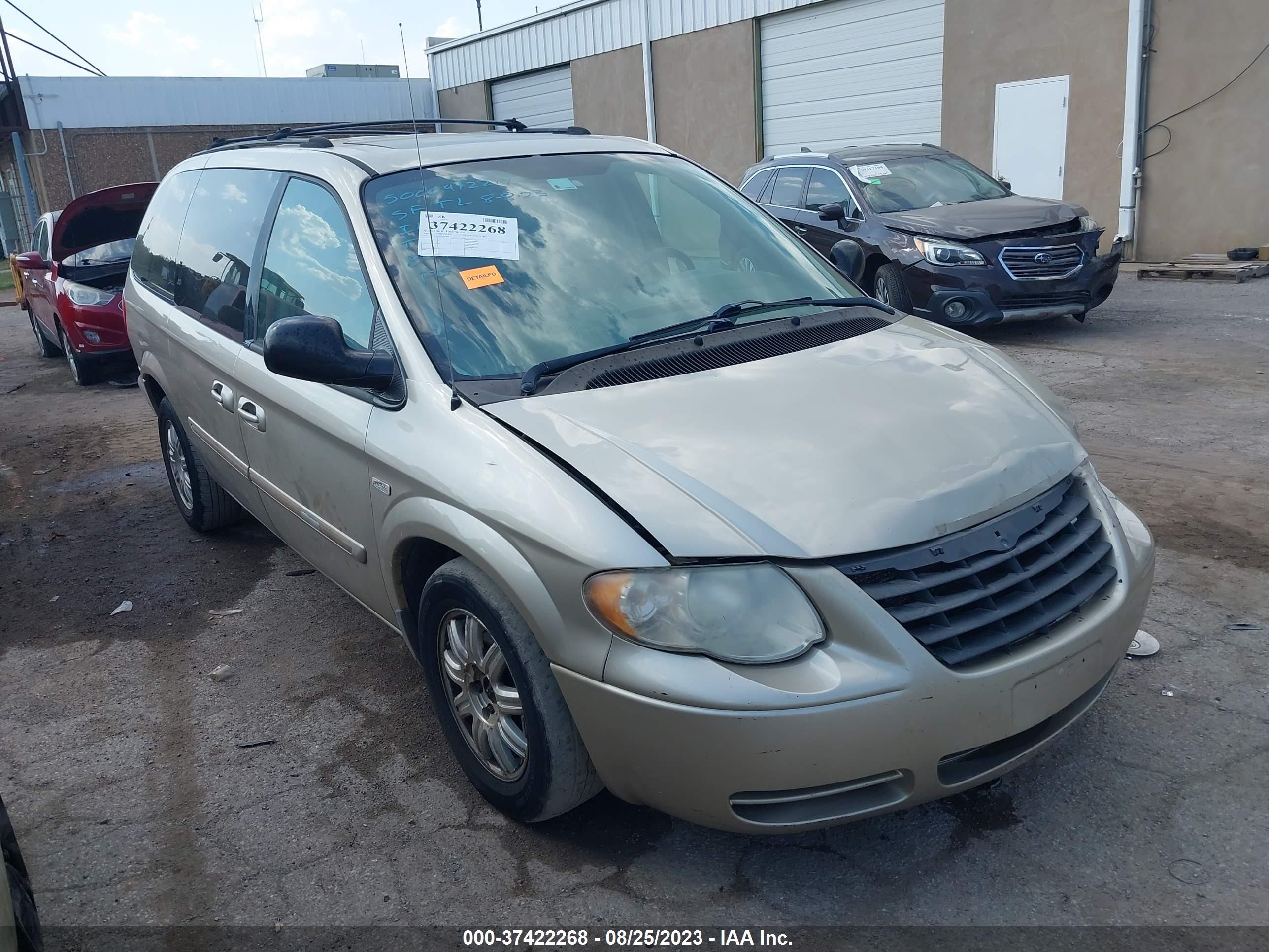 Photo 0 VIN: 2C4GP54L25R292405 - CHRYSLER TOWN & COUNTRY 