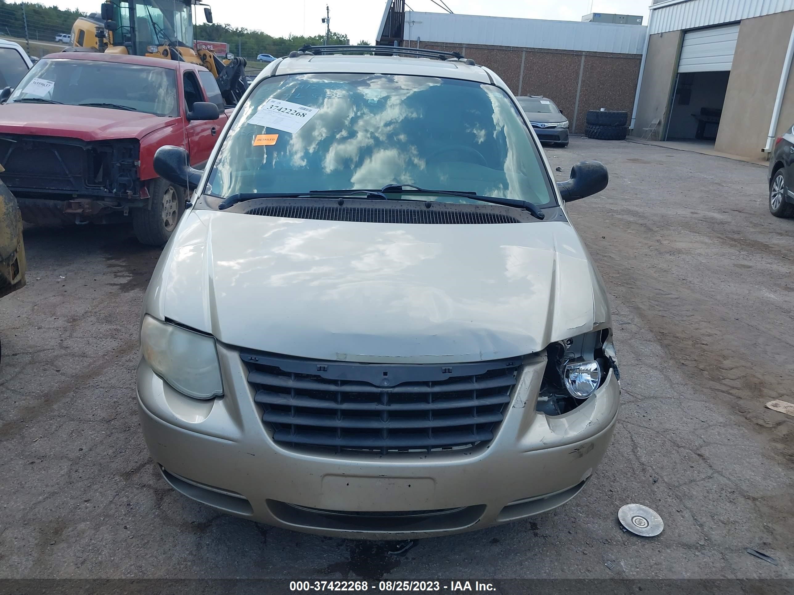 Photo 11 VIN: 2C4GP54L25R292405 - CHRYSLER TOWN & COUNTRY 