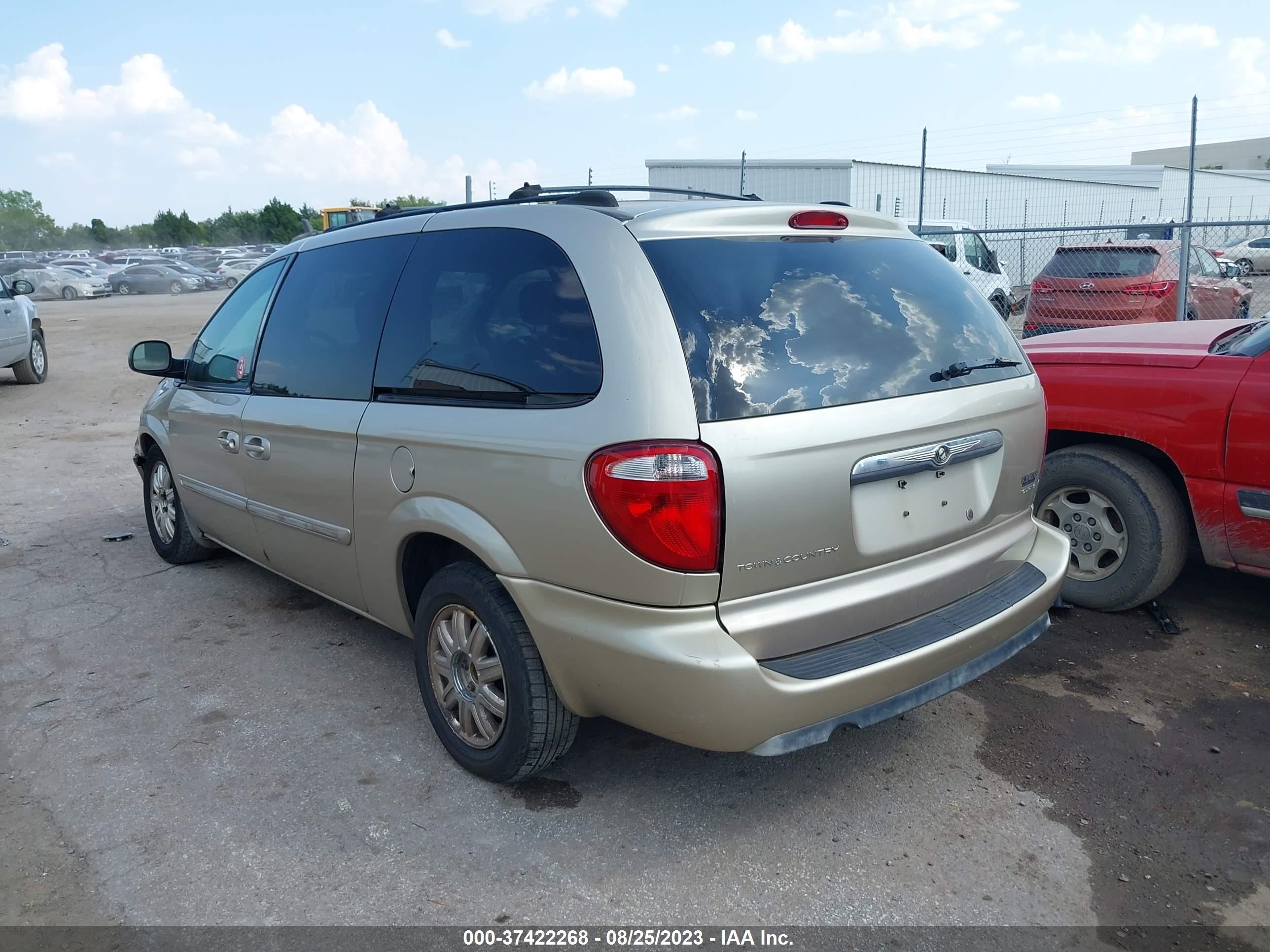 Photo 2 VIN: 2C4GP54L25R292405 - CHRYSLER TOWN & COUNTRY 