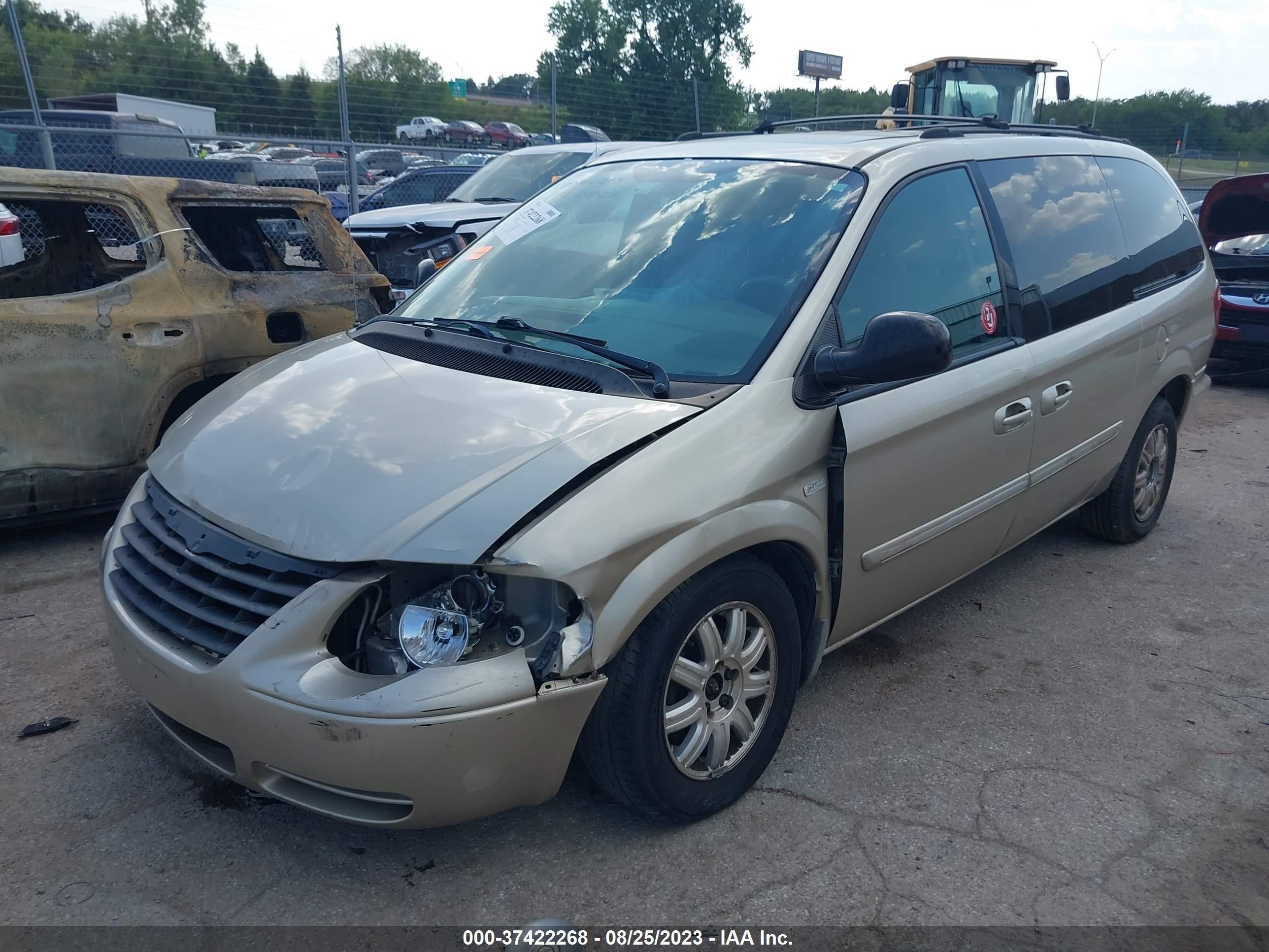 Photo 5 VIN: 2C4GP54L25R292405 - CHRYSLER TOWN & COUNTRY 