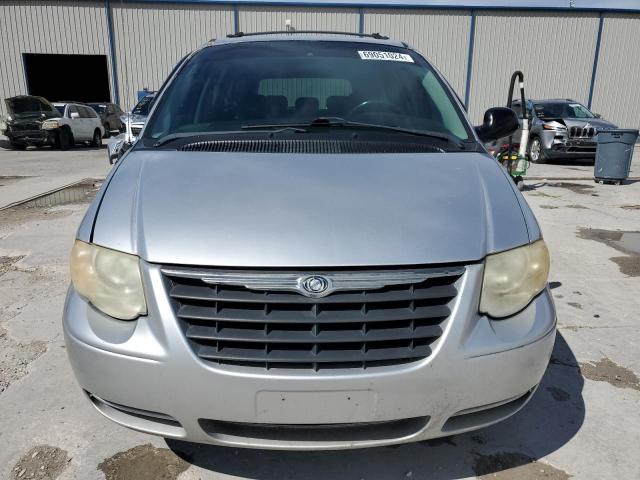 Photo 4 VIN: 2C4GP54L25R328559 - CHRYSLER TOWN & COU 