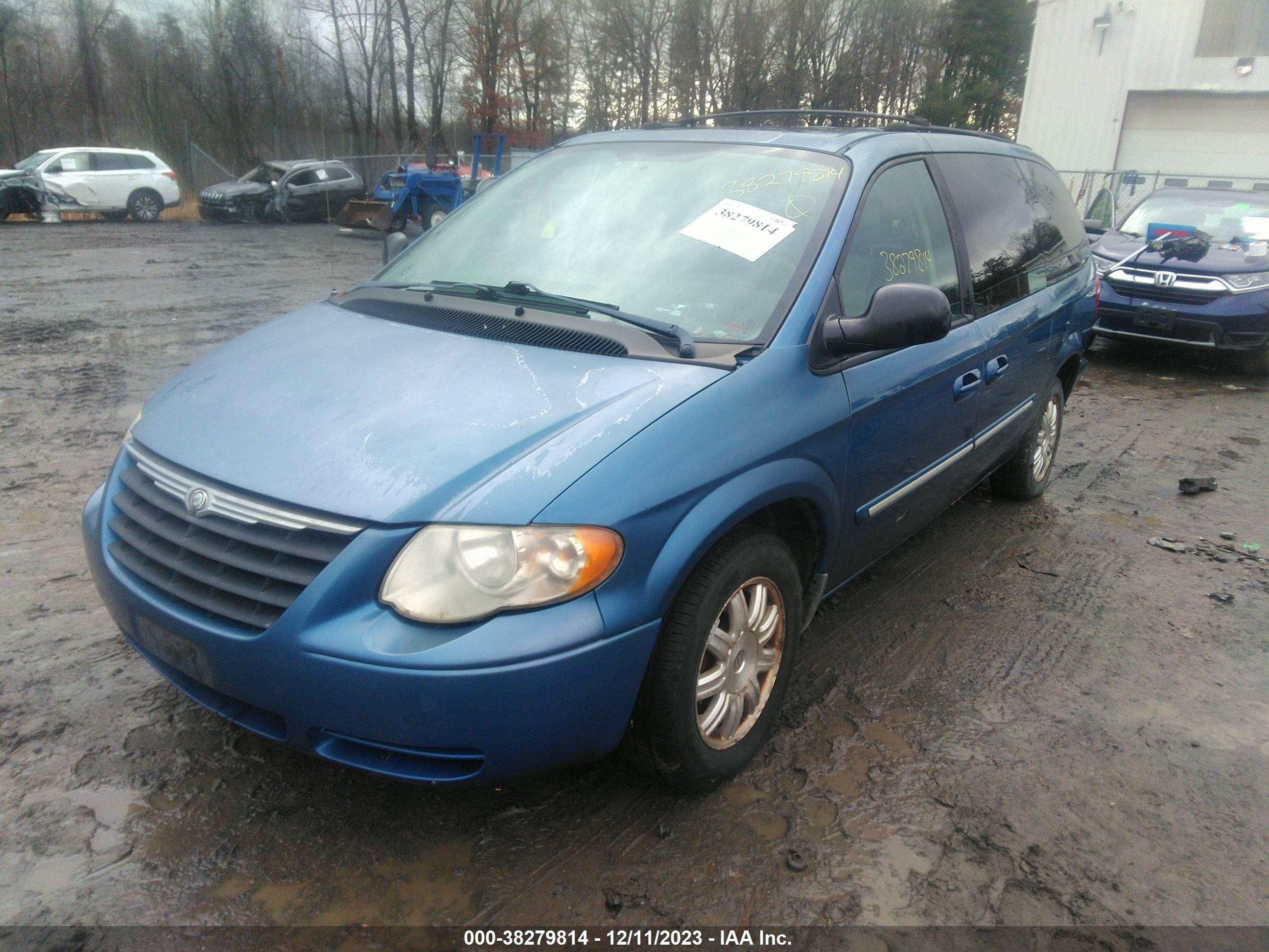 Photo 1 VIN: 2C4GP54L45R376385 - CHRYSLER TOWN & COUNTRY 