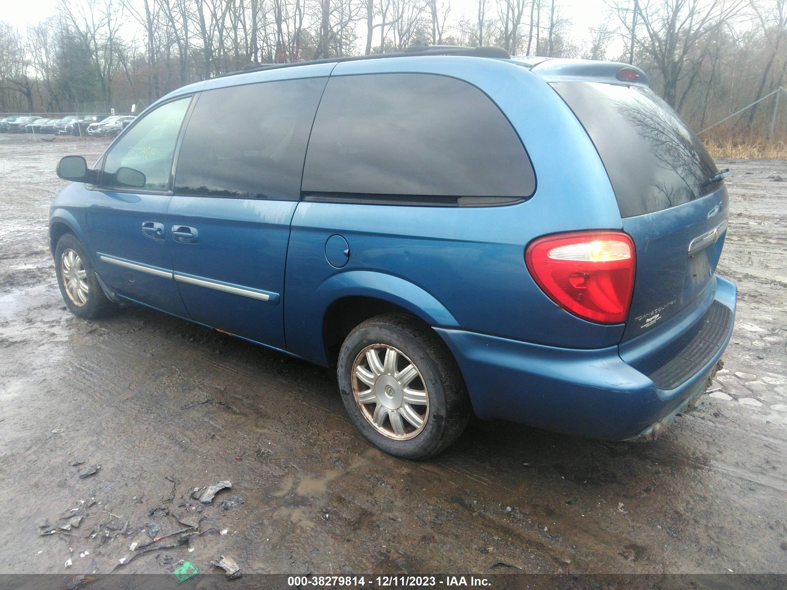 Photo 2 VIN: 2C4GP54L45R376385 - CHRYSLER TOWN & COUNTRY 