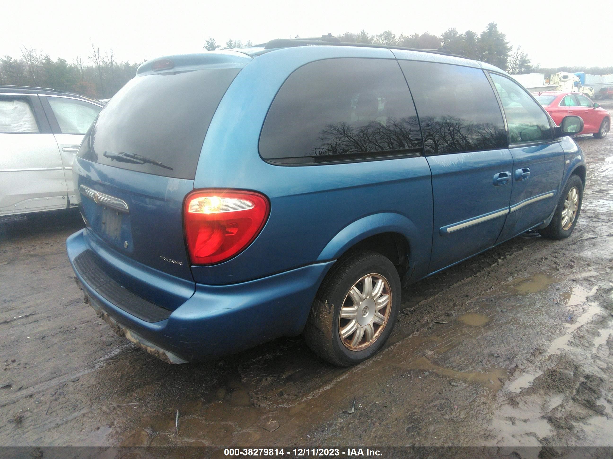 Photo 3 VIN: 2C4GP54L45R376385 - CHRYSLER TOWN & COUNTRY 