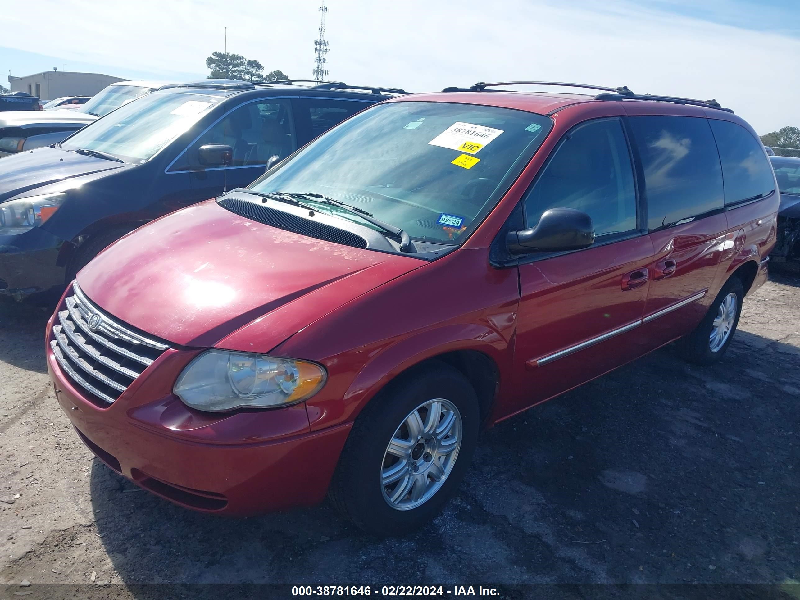 Photo 1 VIN: 2C4GP54L55R179449 - CHRYSLER TOWN & COUNTRY 