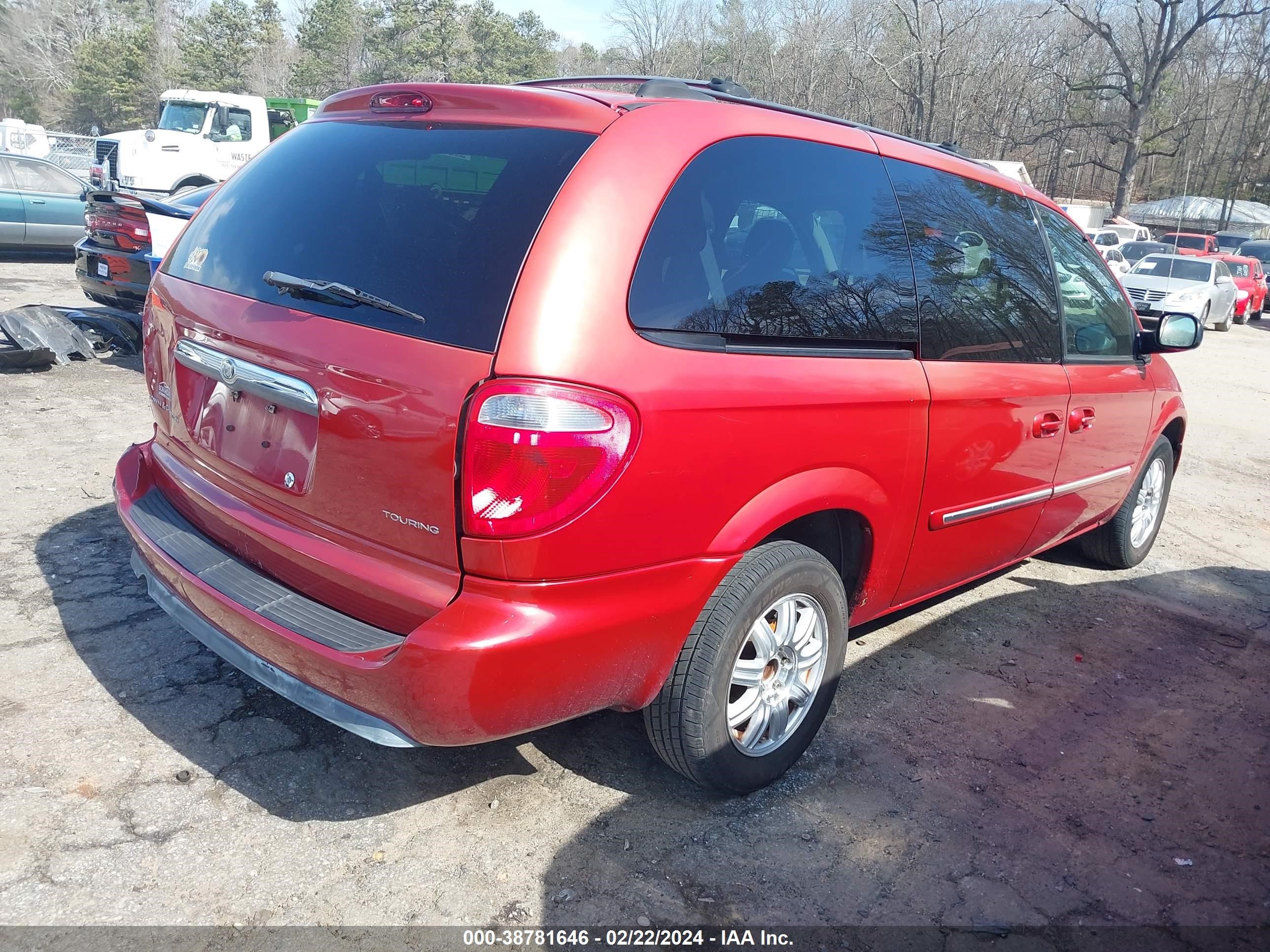 Photo 3 VIN: 2C4GP54L55R179449 - CHRYSLER TOWN & COUNTRY 