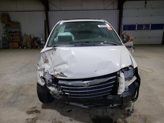 Photo 4 VIN: 2C4GP54L75R429838 - CHRYSLER TOWN & COU 