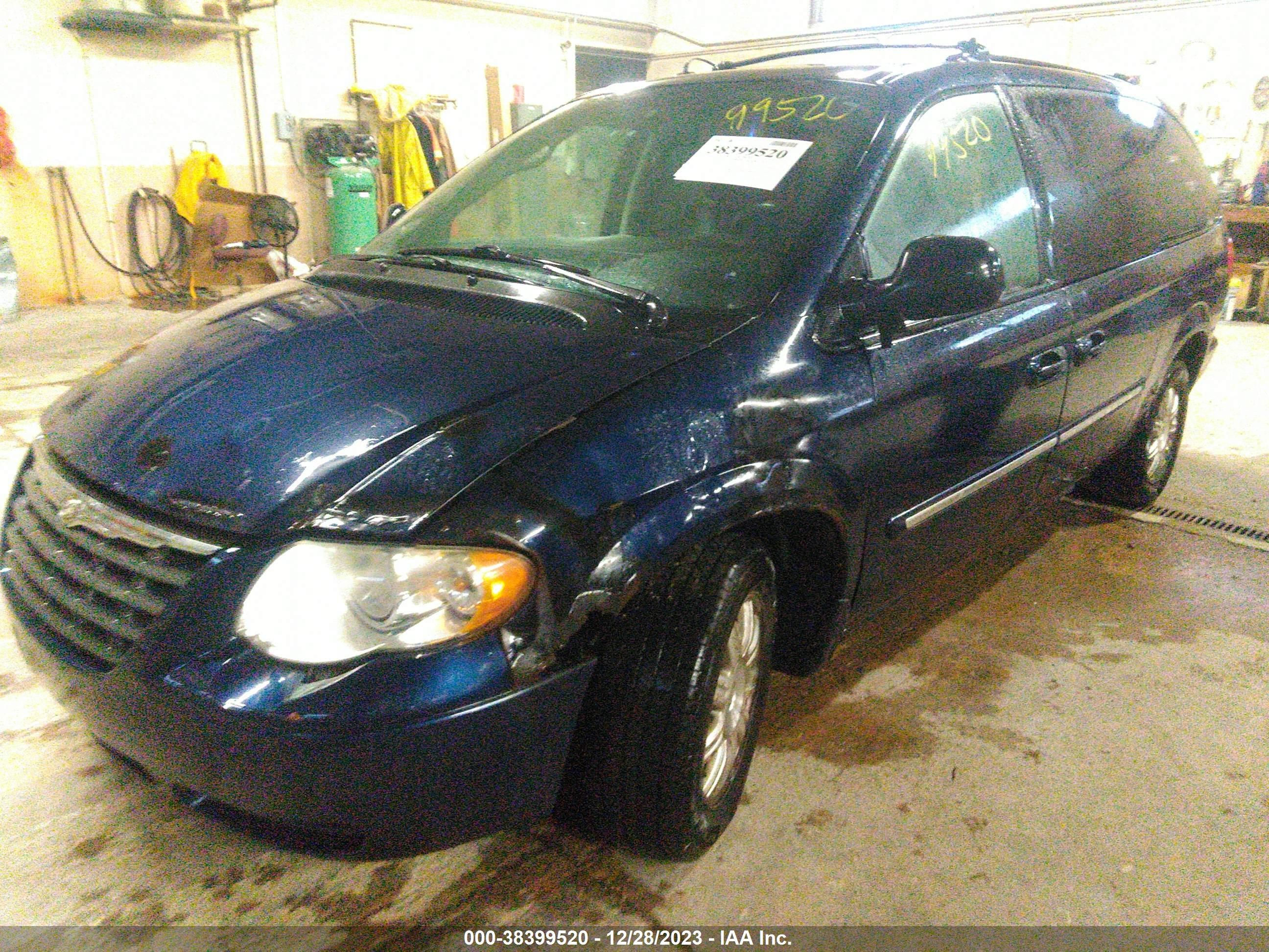 Photo 1 VIN: 2C4GP54L75R534606 - CHRYSLER TOWN & COUNTRY 