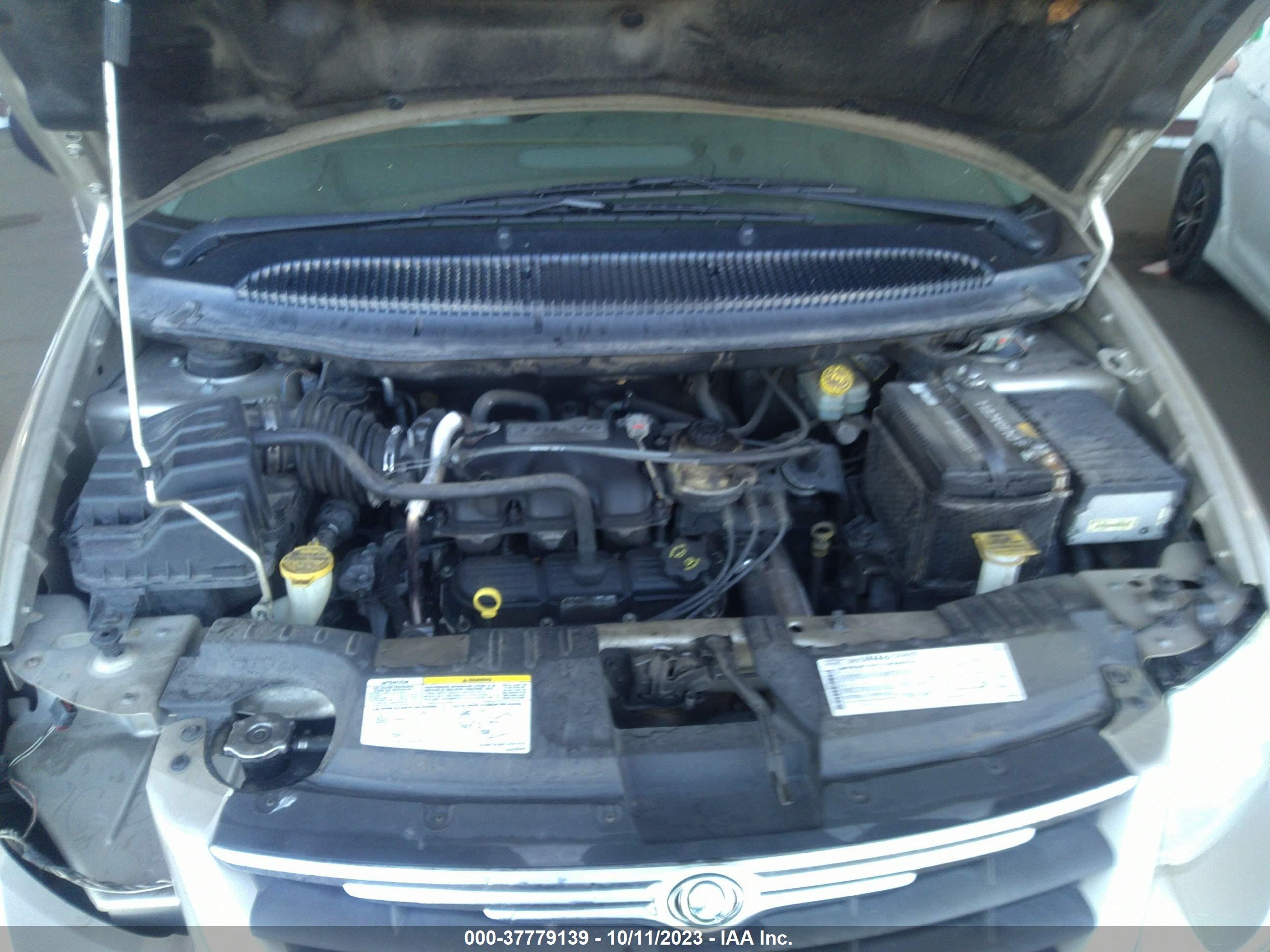 Photo 9 VIN: 2C4GP54L95R347187 - CHRYSLER TOWN & COUNTRY 