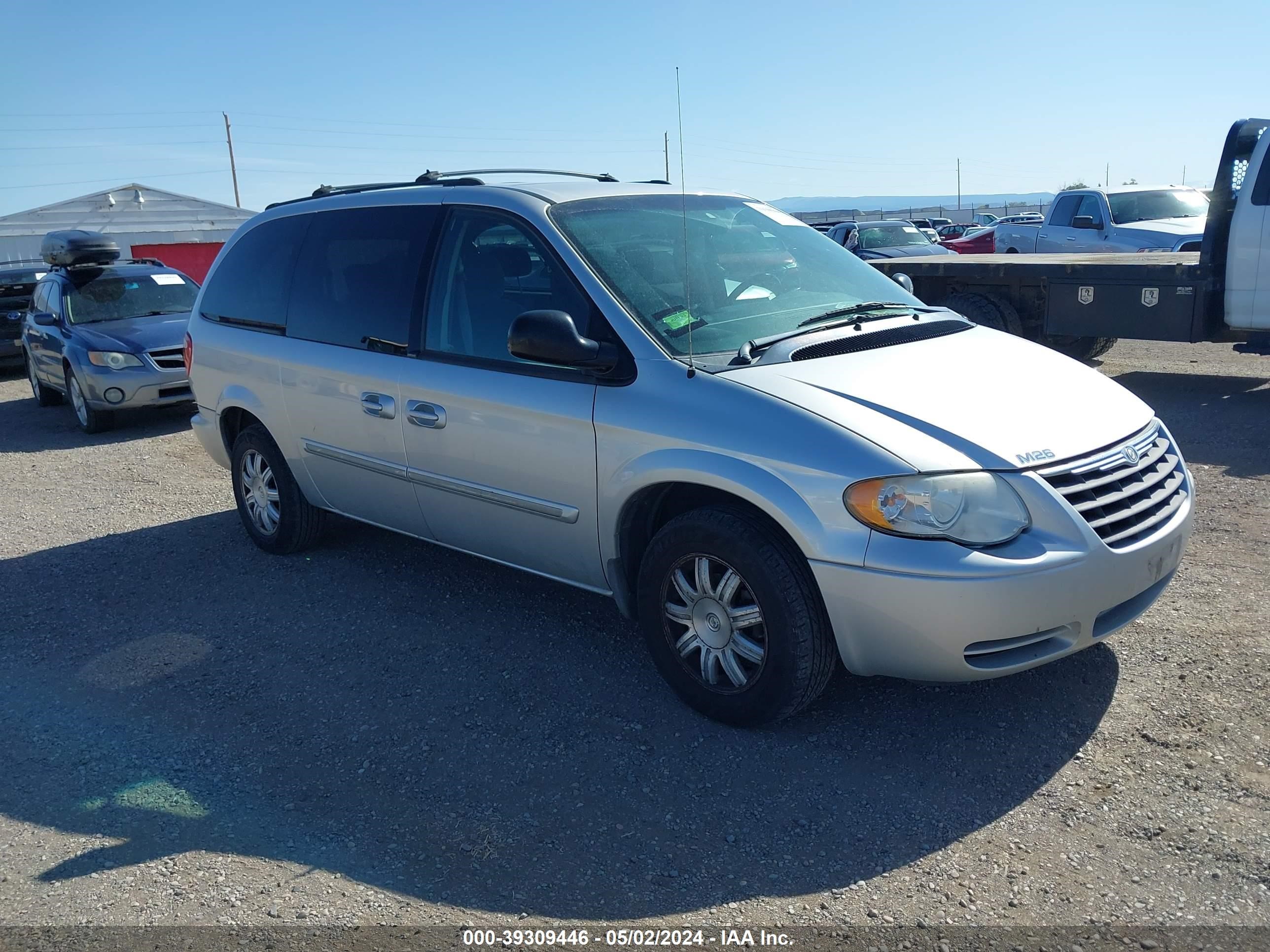 Photo 0 VIN: 2C4GP54LX5R467368 - CHRYSLER TOWN & COUNTRY 