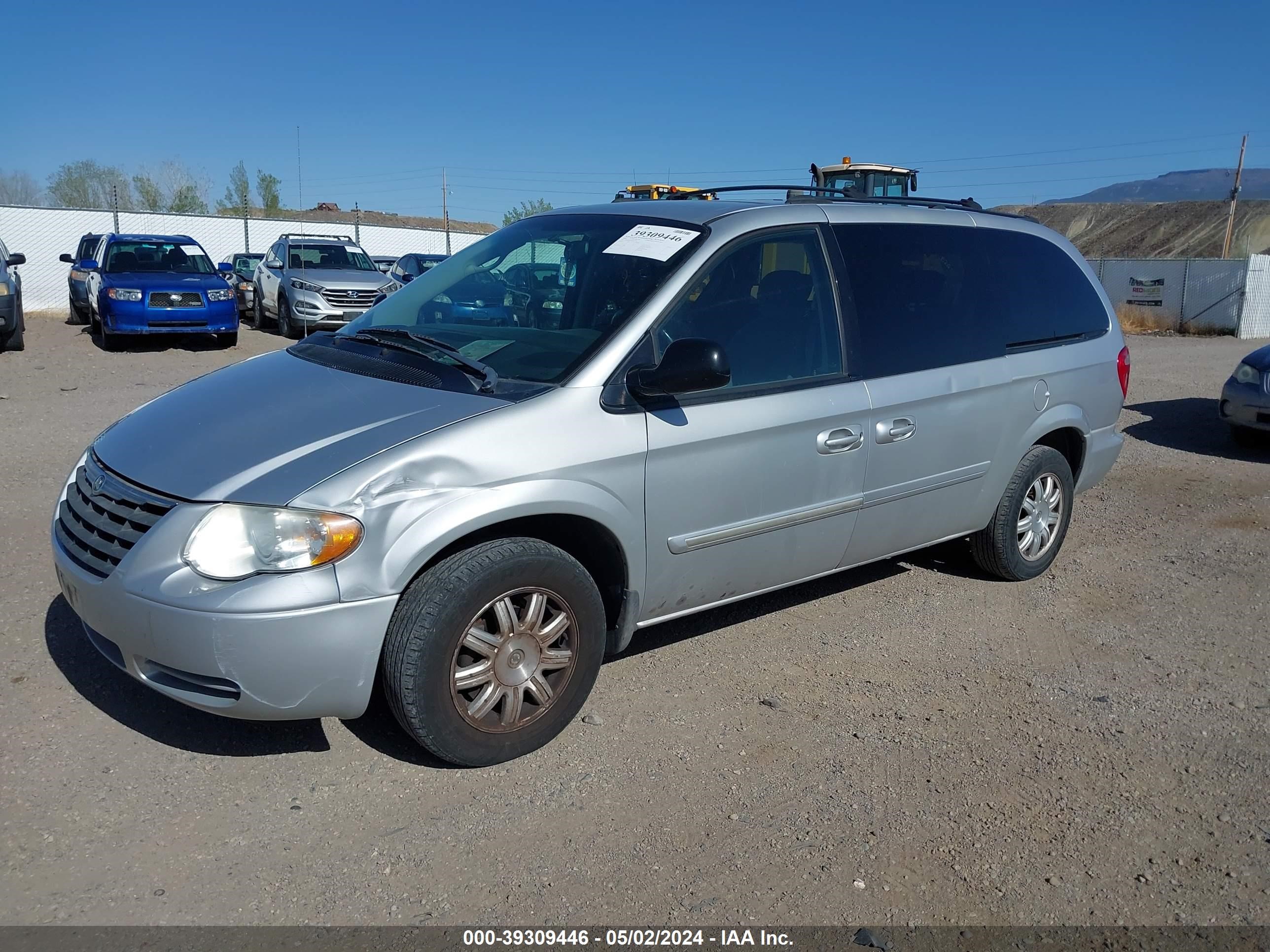 Photo 1 VIN: 2C4GP54LX5R467368 - CHRYSLER TOWN & COUNTRY 