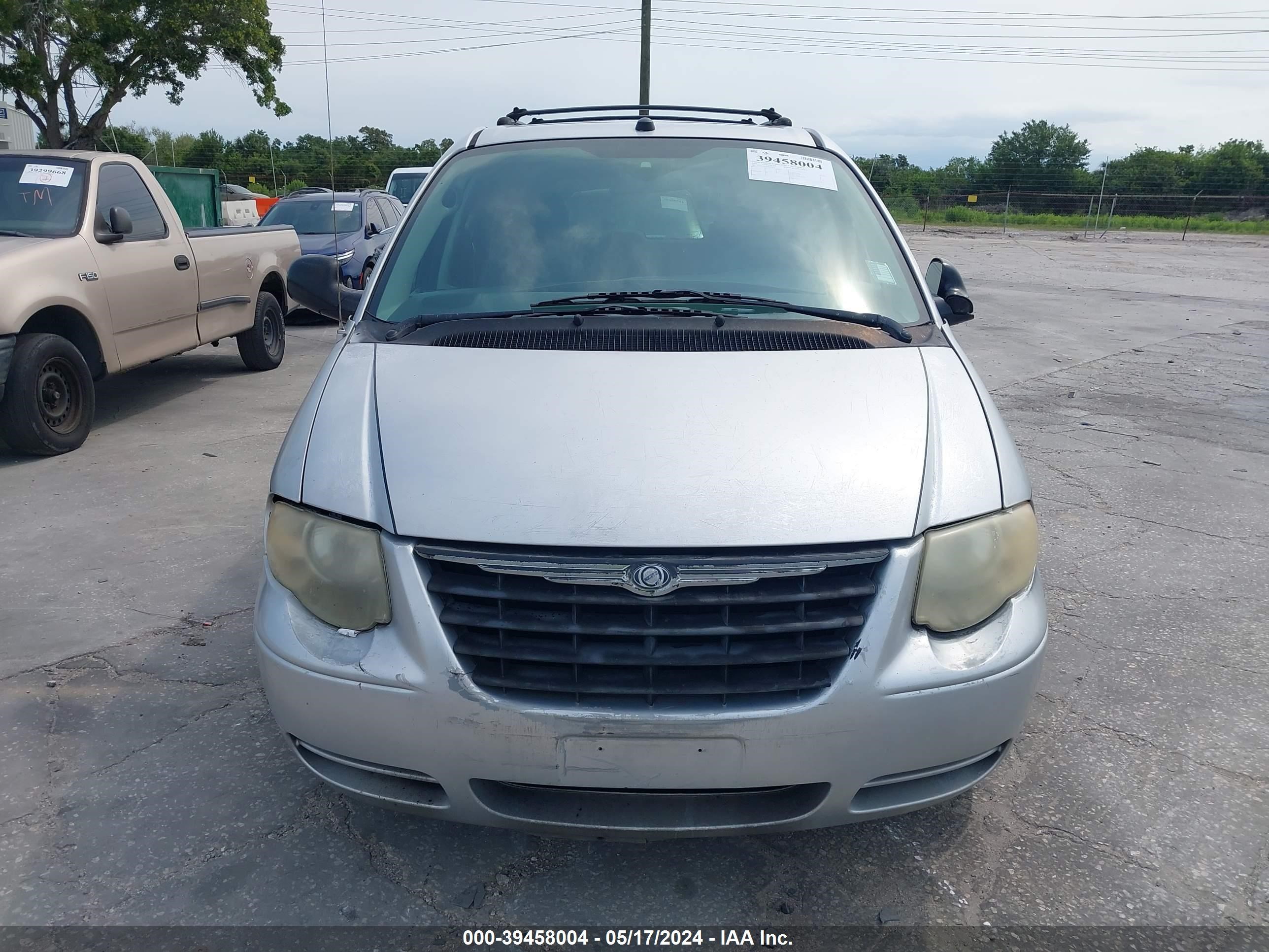 Photo 11 VIN: 2C4GP54LX5R490925 - CHRYSLER TOWN & COUNTRY 