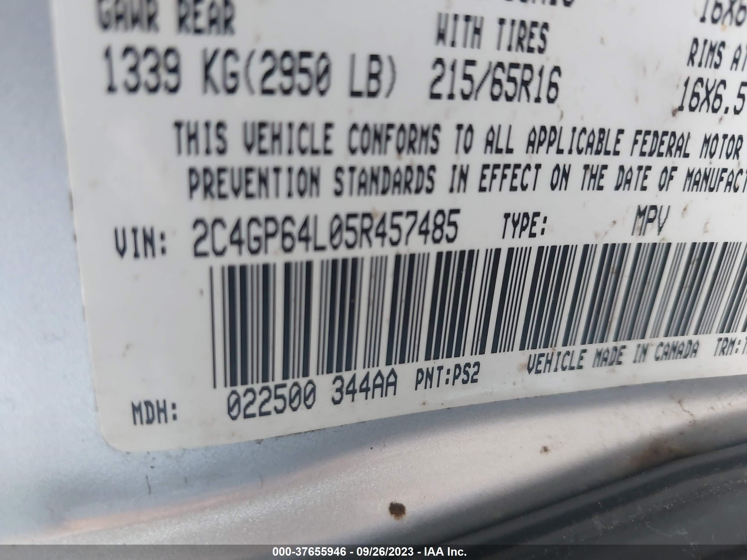 Photo 8 VIN: 2C4GP64L05R457485 - CHRYSLER TOWN & COUNTRY 