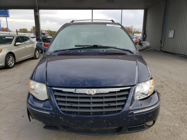 Photo 4 VIN: 2C4GP64L35R124603 - CHRYSLER TOWN & COU 