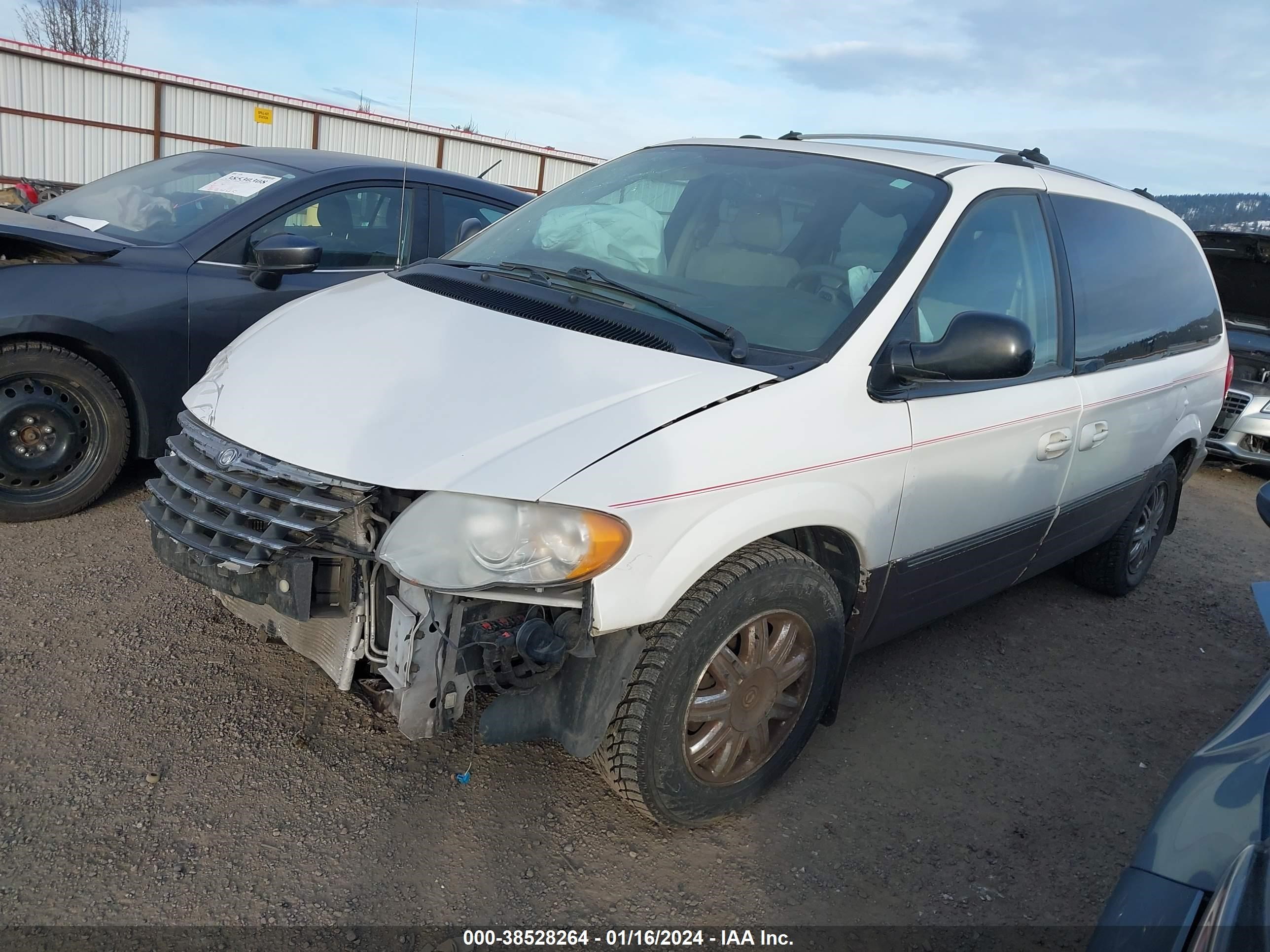 Photo 1 VIN: 2C4GP64L35R214642 - CHRYSLER TOWN & COUNTRY 