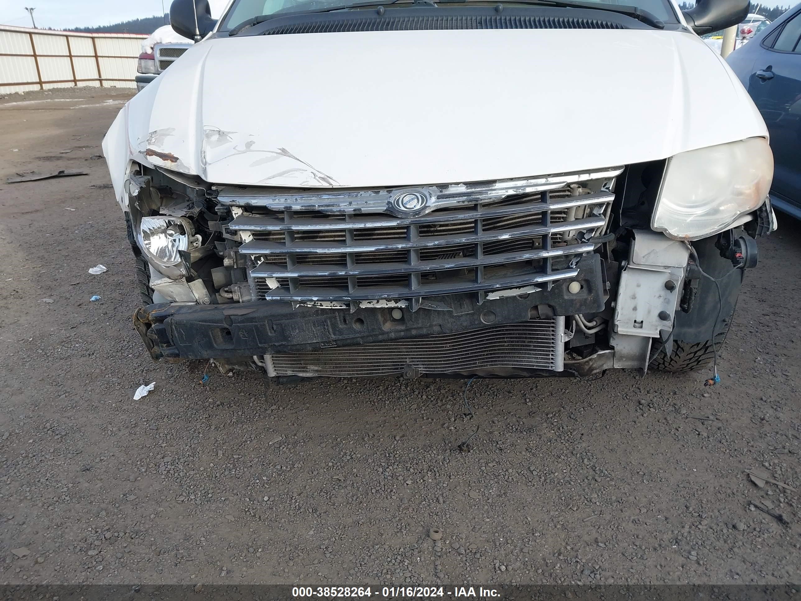 Photo 5 VIN: 2C4GP64L35R214642 - CHRYSLER TOWN & COUNTRY 