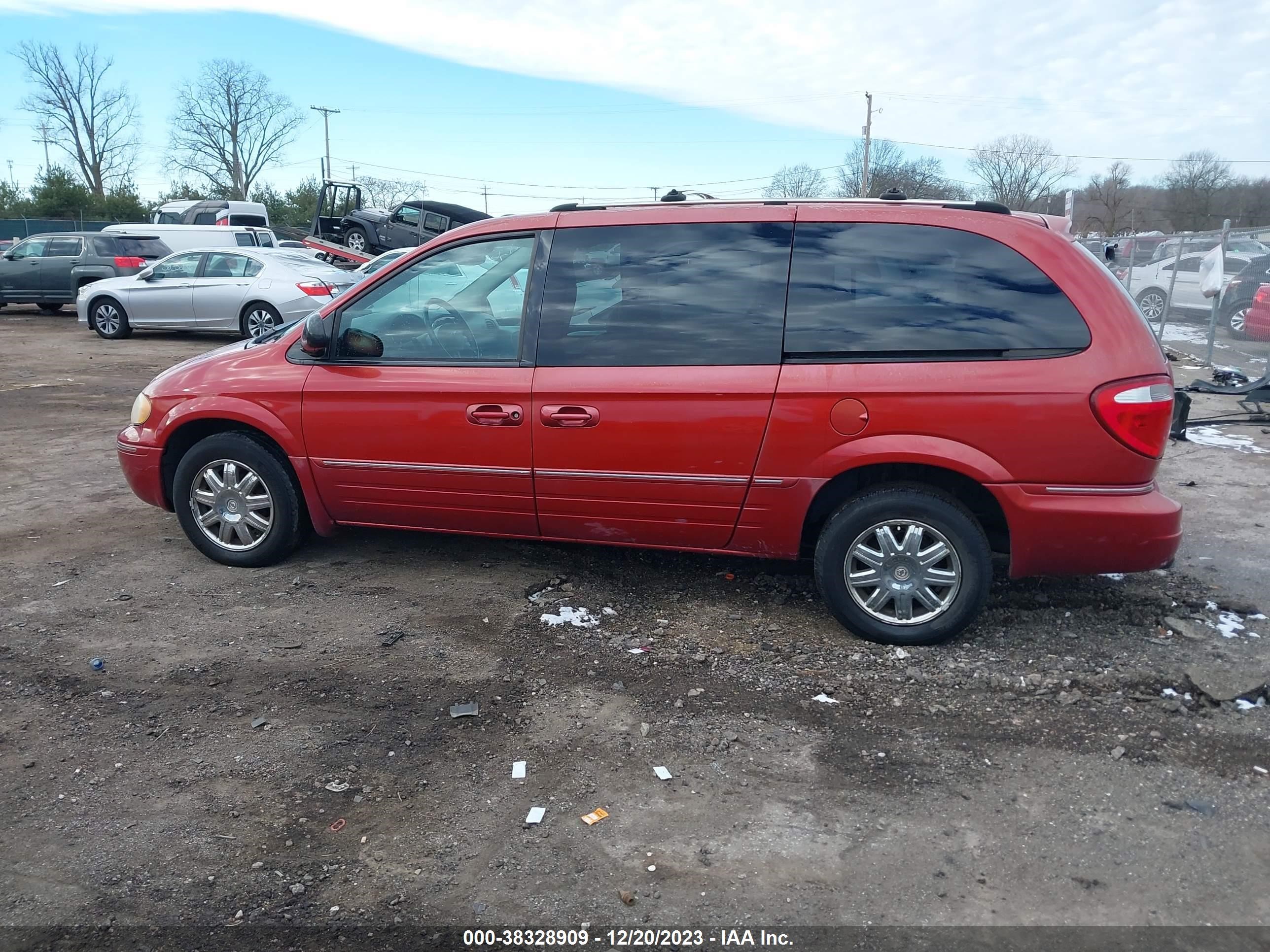 Photo 13 VIN: 2C4GP64L35R373466 - CHRYSLER TOWN & COUNTRY 