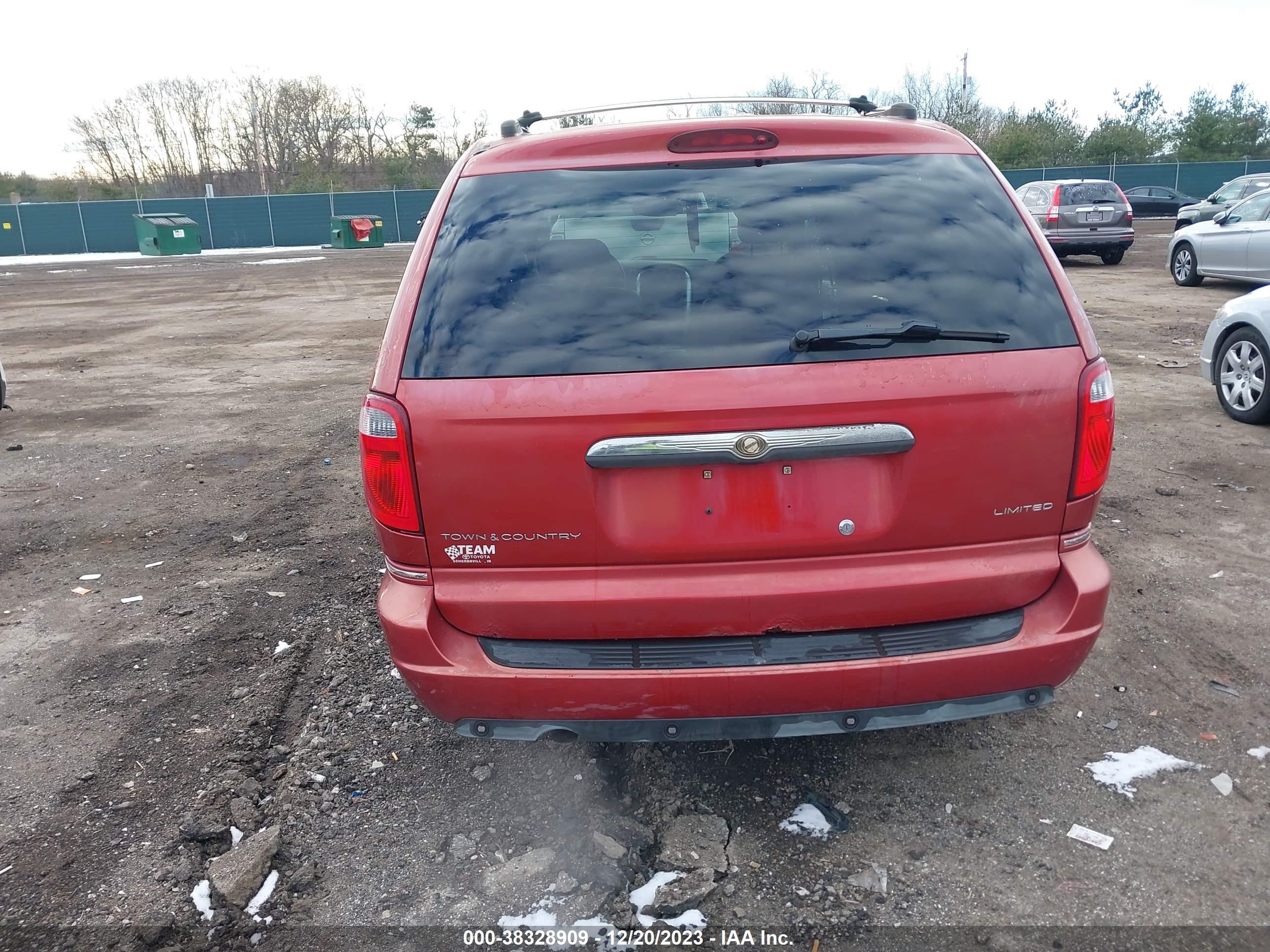 Photo 15 VIN: 2C4GP64L35R373466 - CHRYSLER TOWN & COUNTRY 