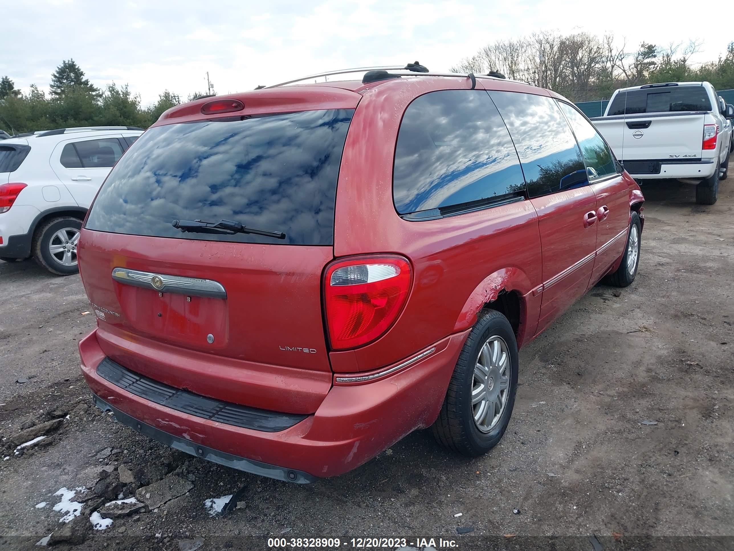 Photo 3 VIN: 2C4GP64L35R373466 - CHRYSLER TOWN & COUNTRY 