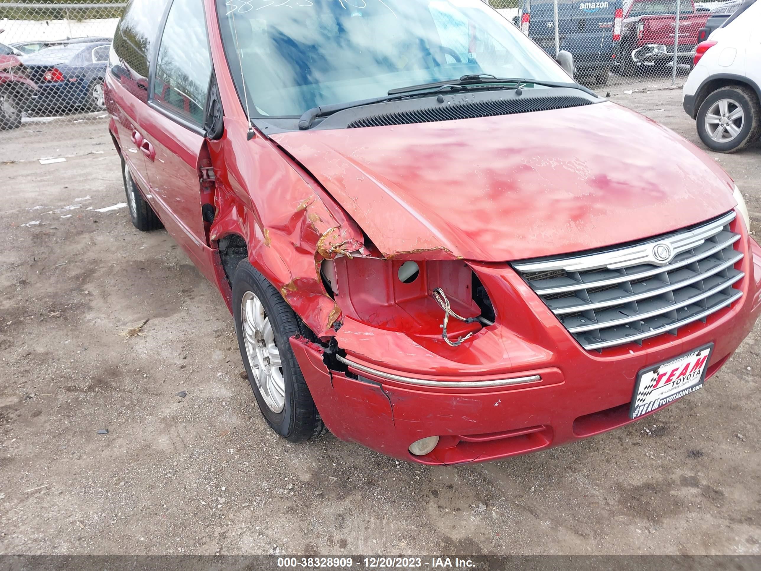 Photo 5 VIN: 2C4GP64L35R373466 - CHRYSLER TOWN & COUNTRY 