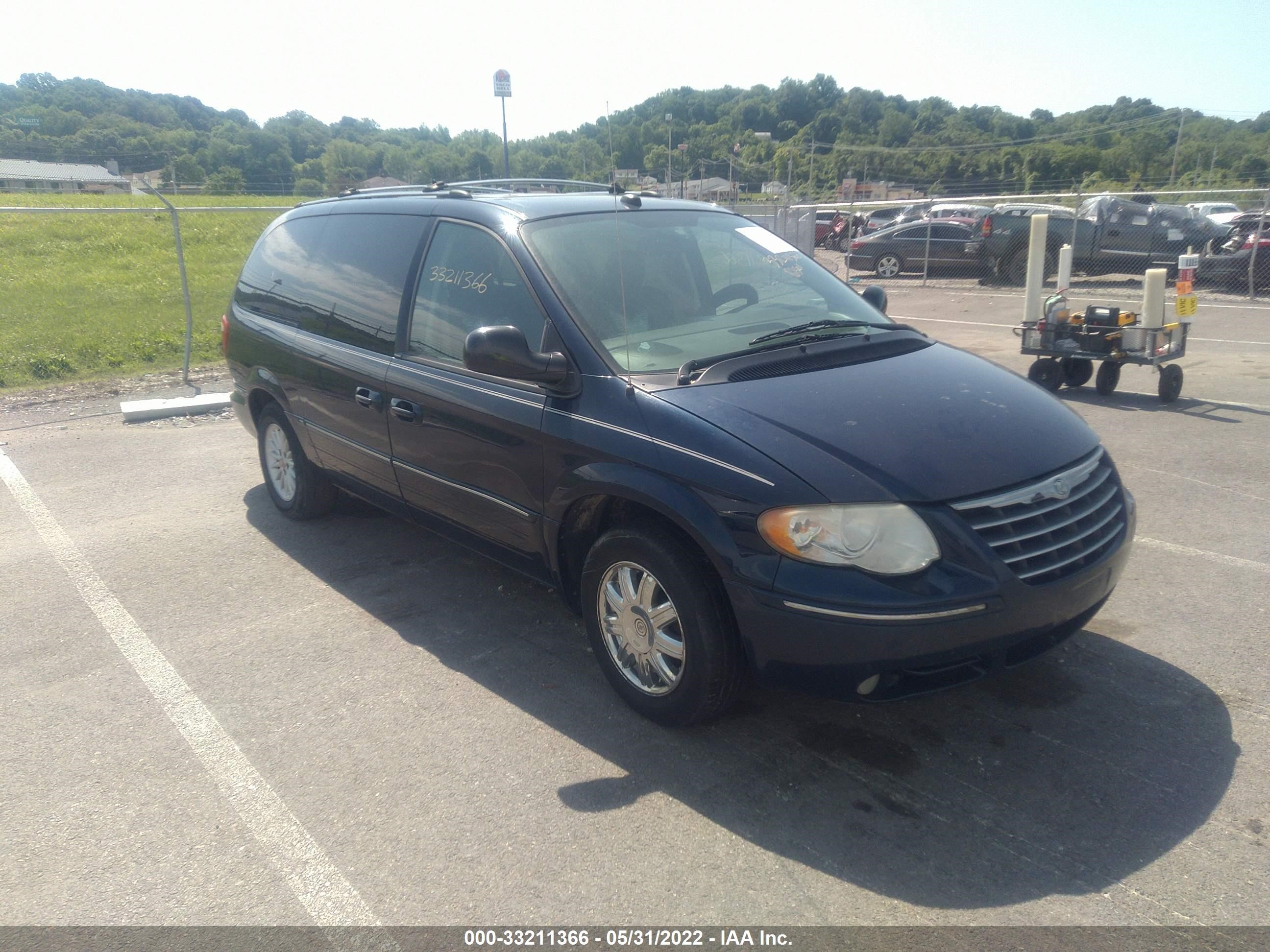 Photo 0 VIN: 2C4GP64L35R490934 - CHRYSLER TOWN & COUNTRY 