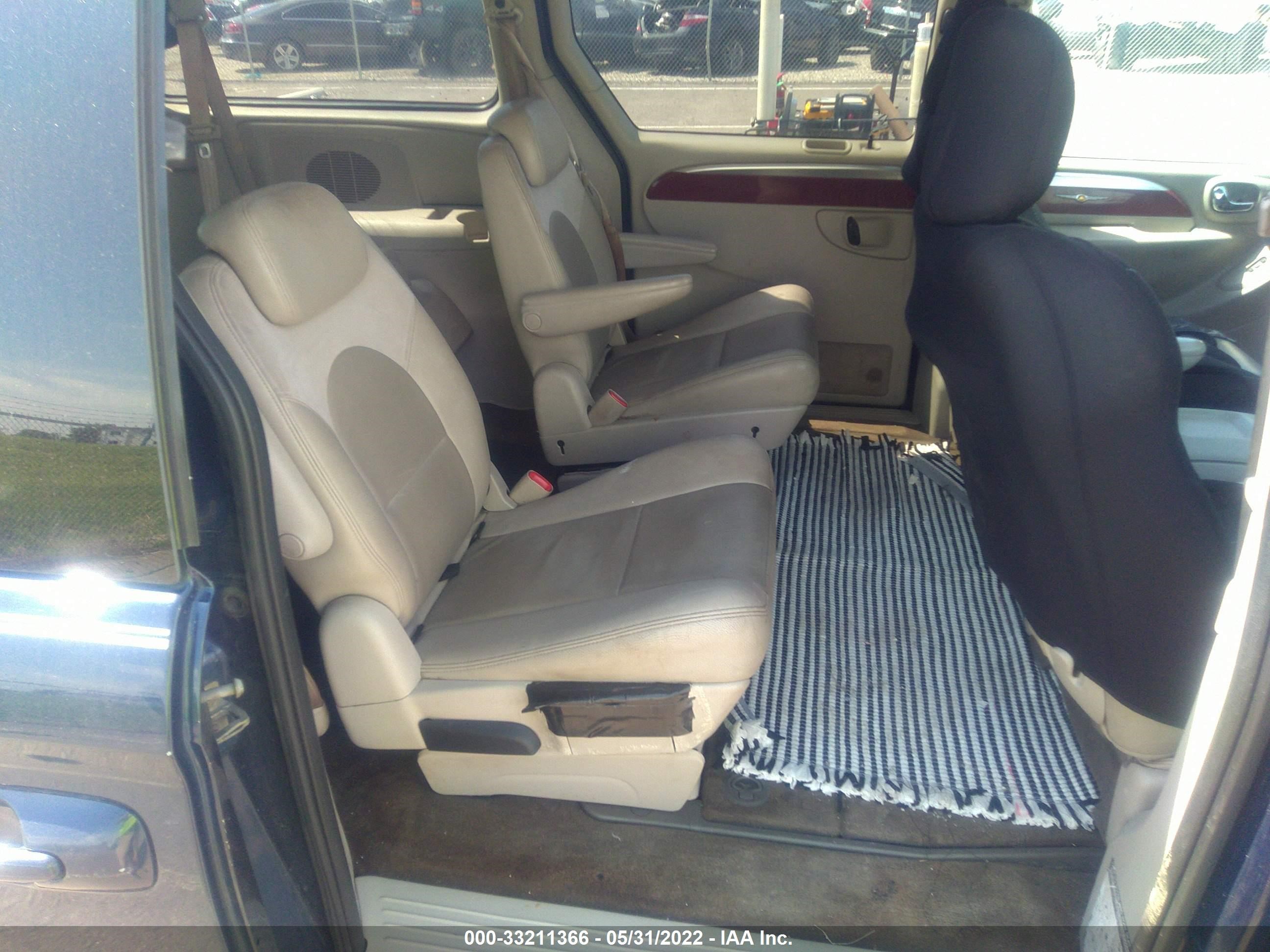 Photo 7 VIN: 2C4GP64L35R490934 - CHRYSLER TOWN & COUNTRY 