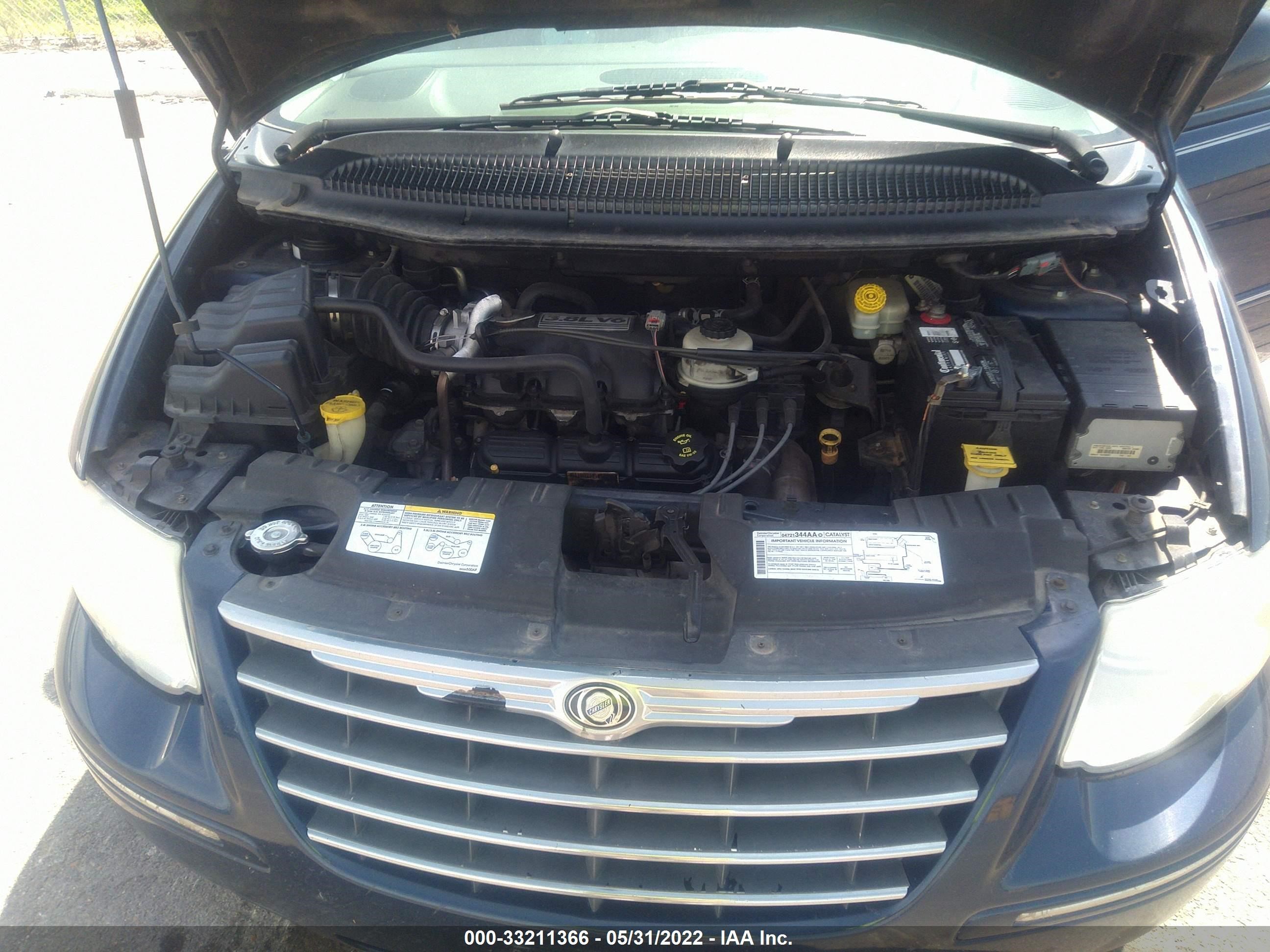 Photo 9 VIN: 2C4GP64L35R490934 - CHRYSLER TOWN & COUNTRY 