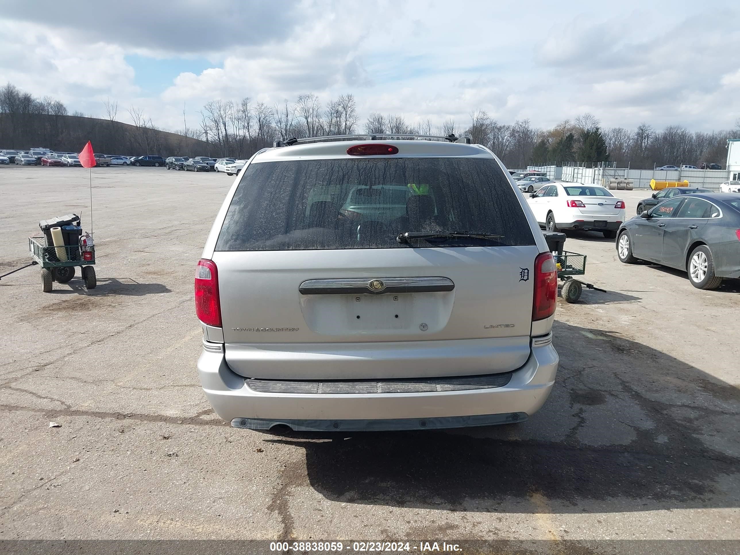 Photo 15 VIN: 2C4GP64L55R512724 - CHRYSLER TOWN & COUNTRY 