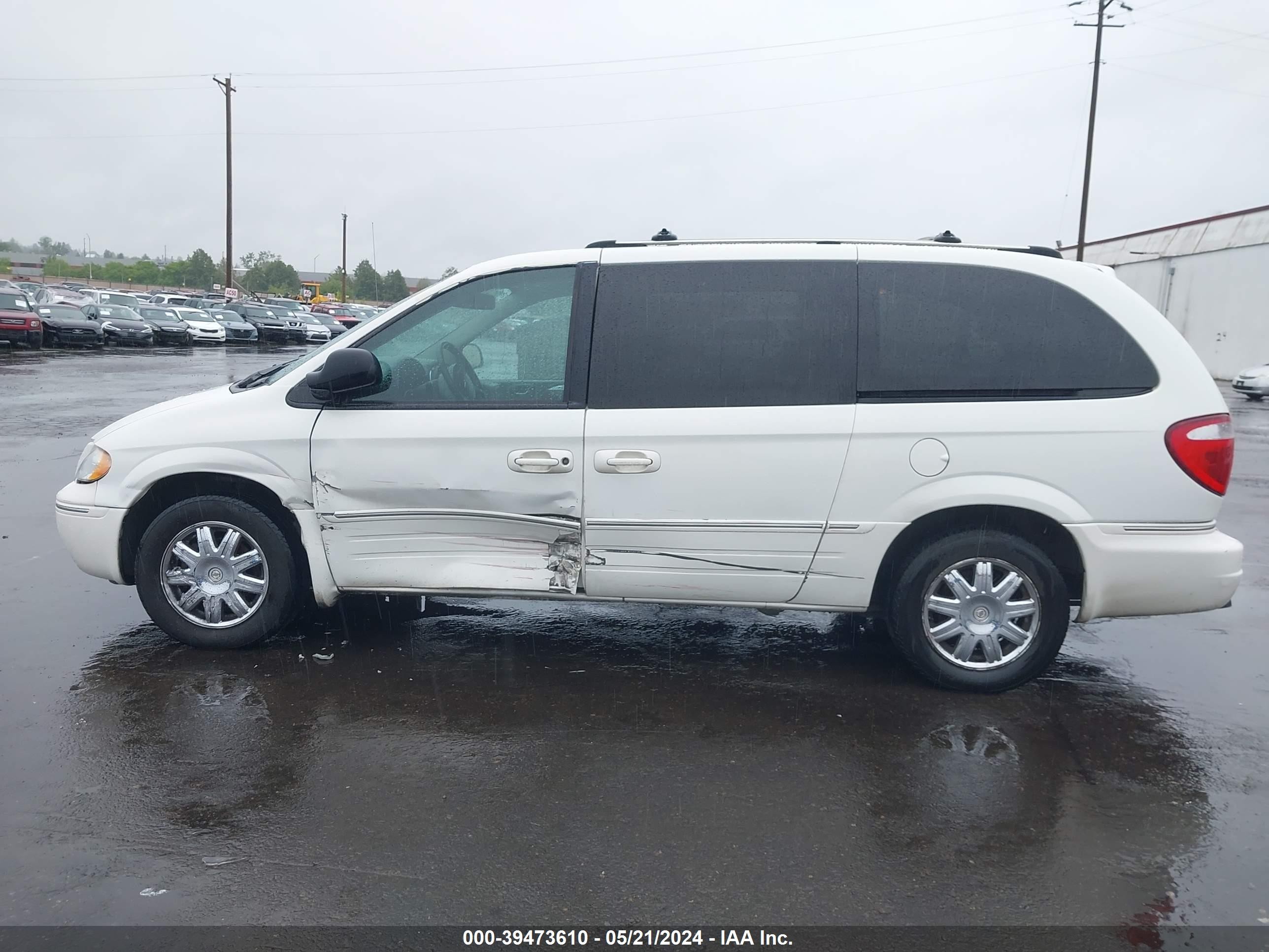 Photo 13 VIN: 2C4GP64L65R259087 - CHRYSLER TOWN & COUNTRY 