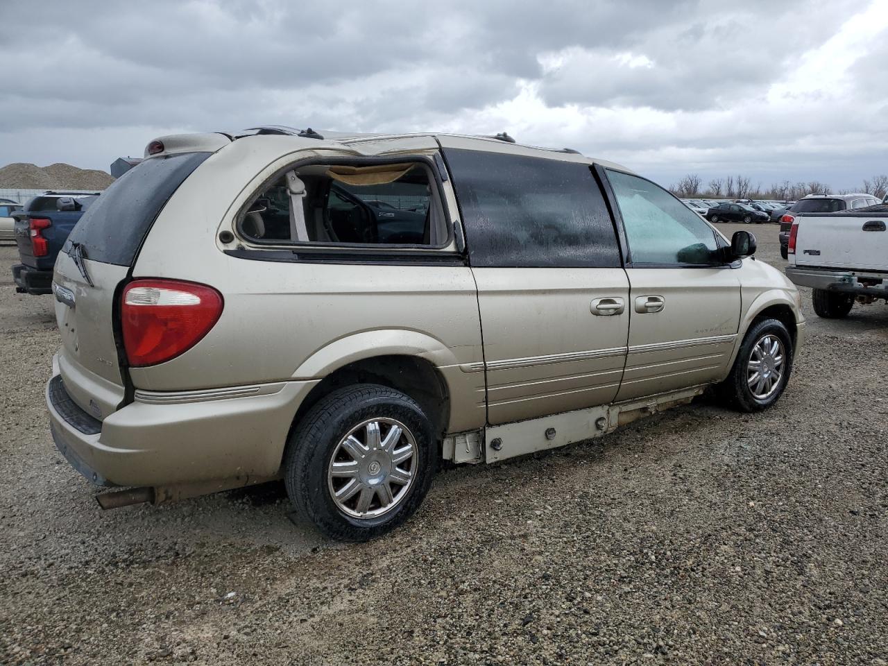 Photo 2 VIN: 2C4GP64L65R275676 - CHRYSLER TOWN & COUNTRY 