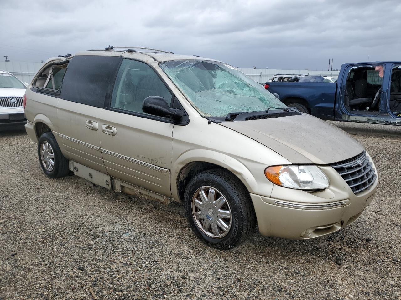 Photo 3 VIN: 2C4GP64L65R275676 - CHRYSLER TOWN & COUNTRY 