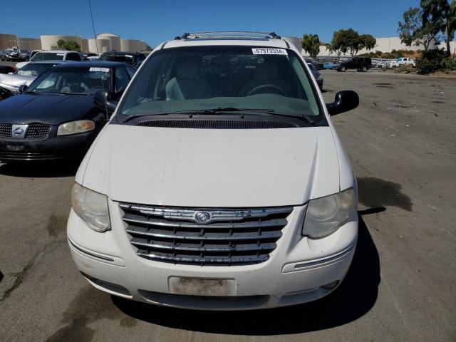 Photo 4 VIN: 2C4GP64LX5R123819 - CHRYSLER TOWN & COU 