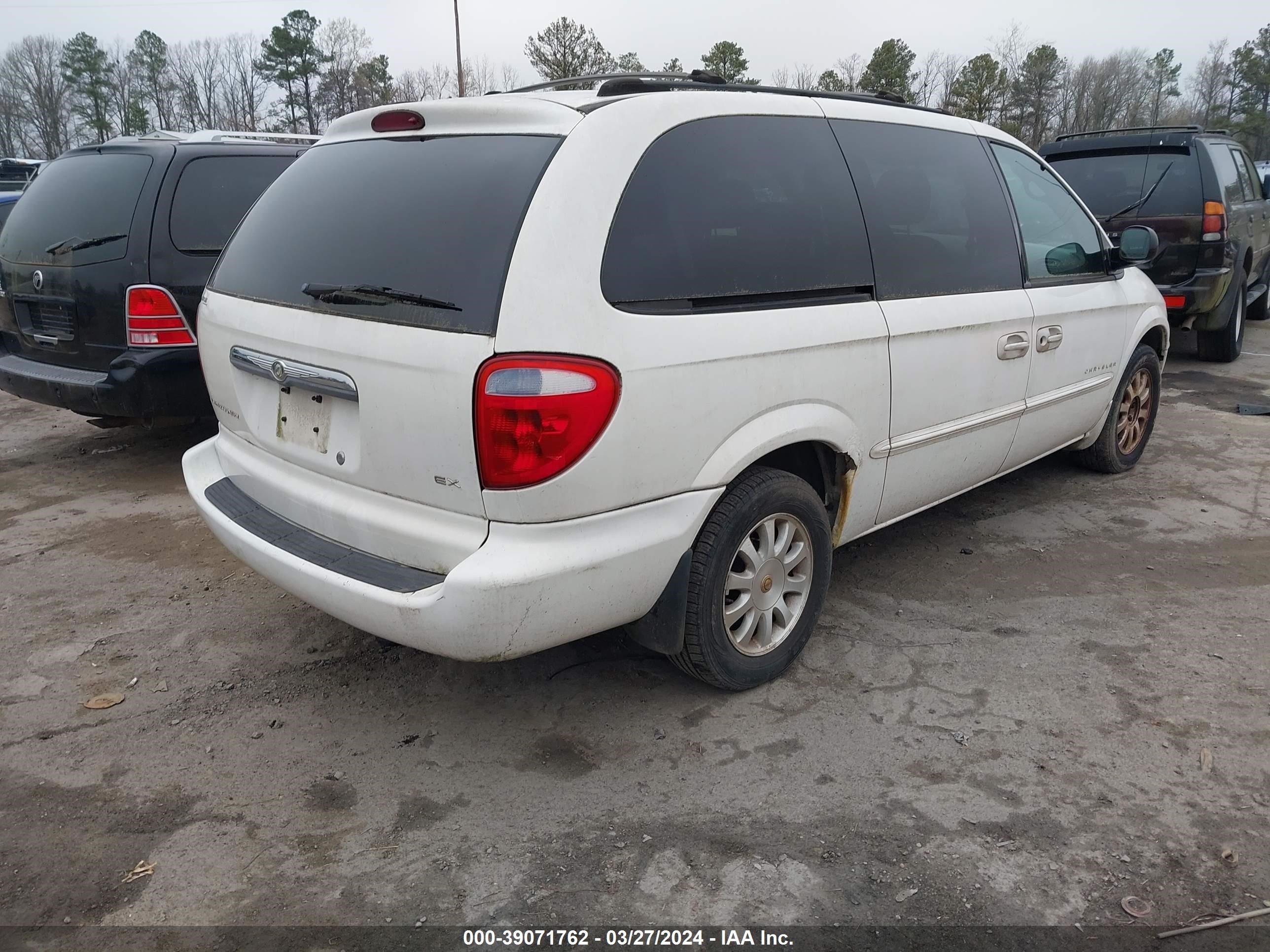 Photo 3 VIN: 2C4GP74L61R392173 - CHRYSLER TOWN & COUNTRY 