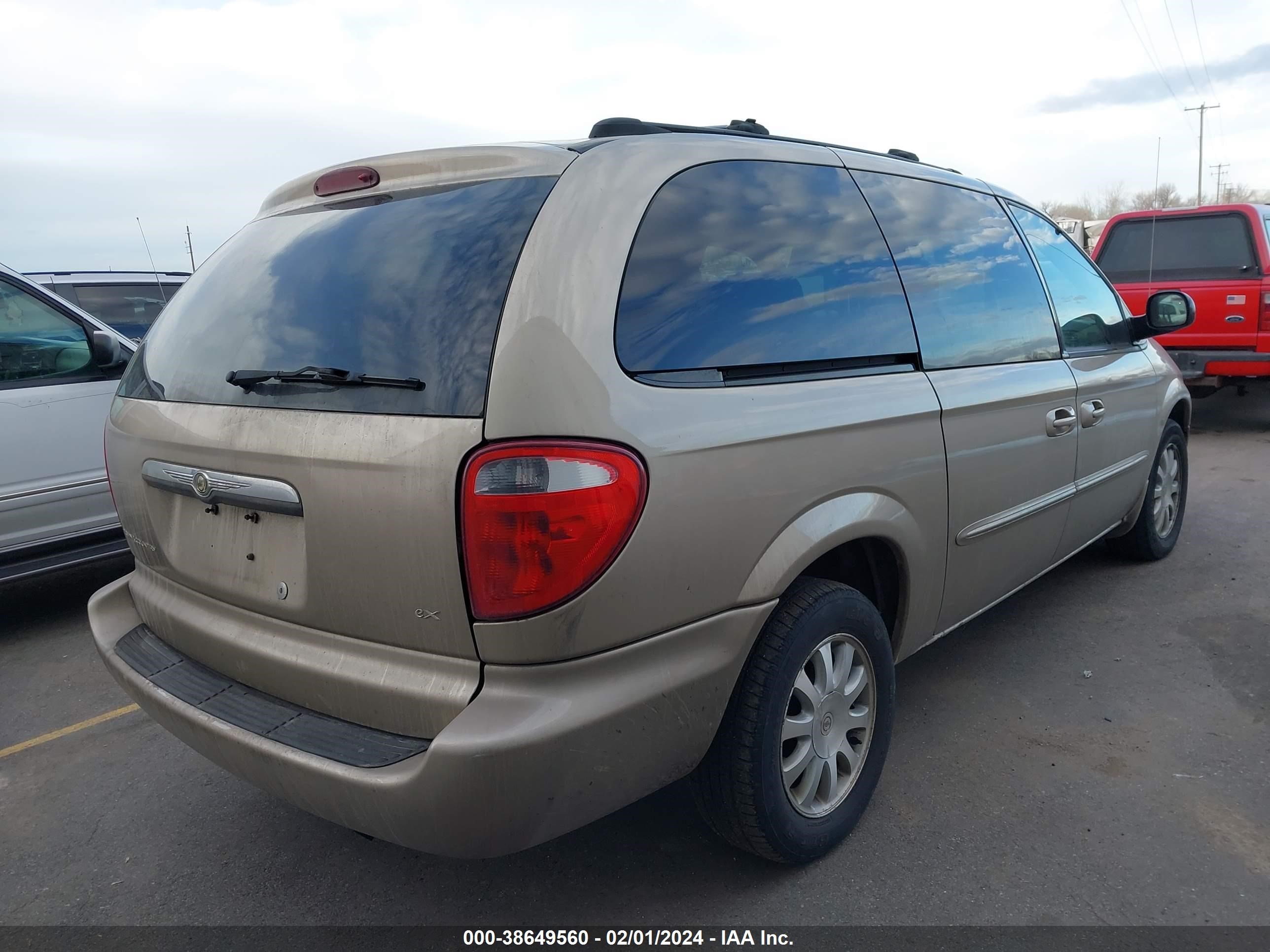 Photo 3 VIN: 2C4GP74LX3R139067 - CHRYSLER TOWN & COUNTRY 